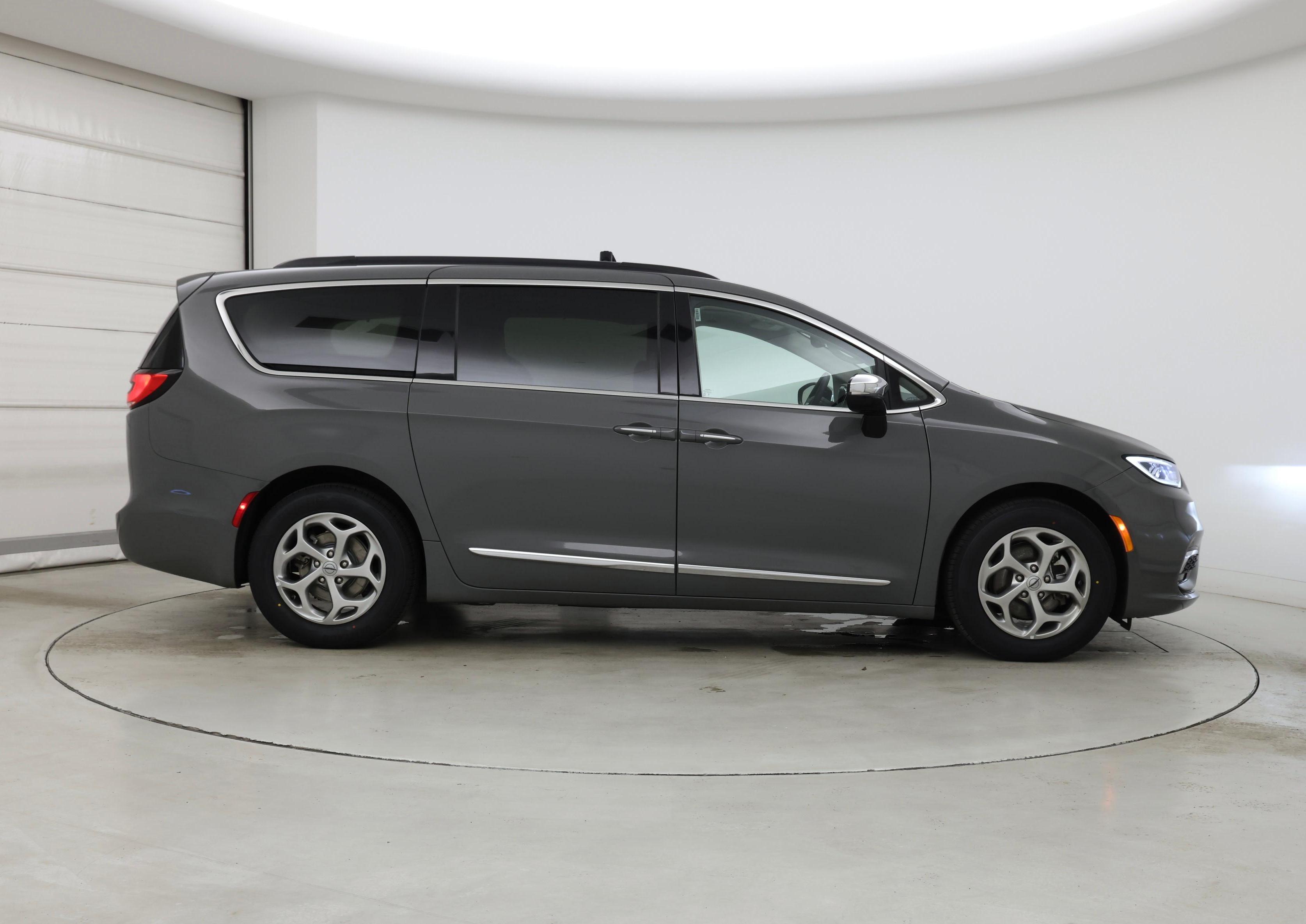 Thumbnail: 2023 Chrysler Pacifica - 7