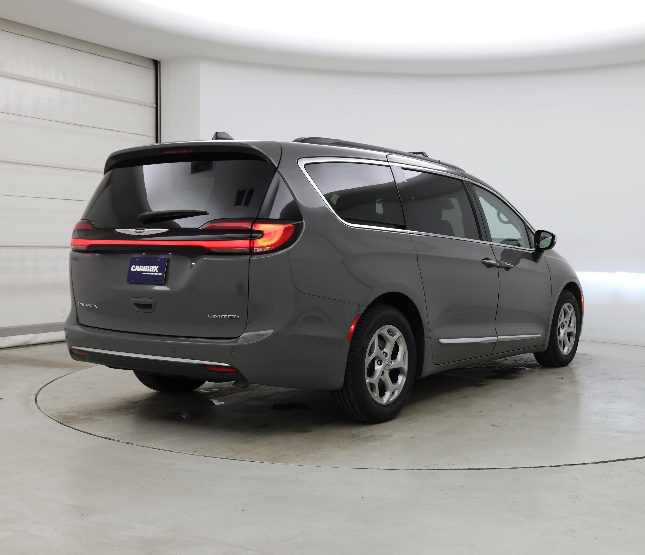 Thumbnail: 2023 Chrysler Pacifica - 8