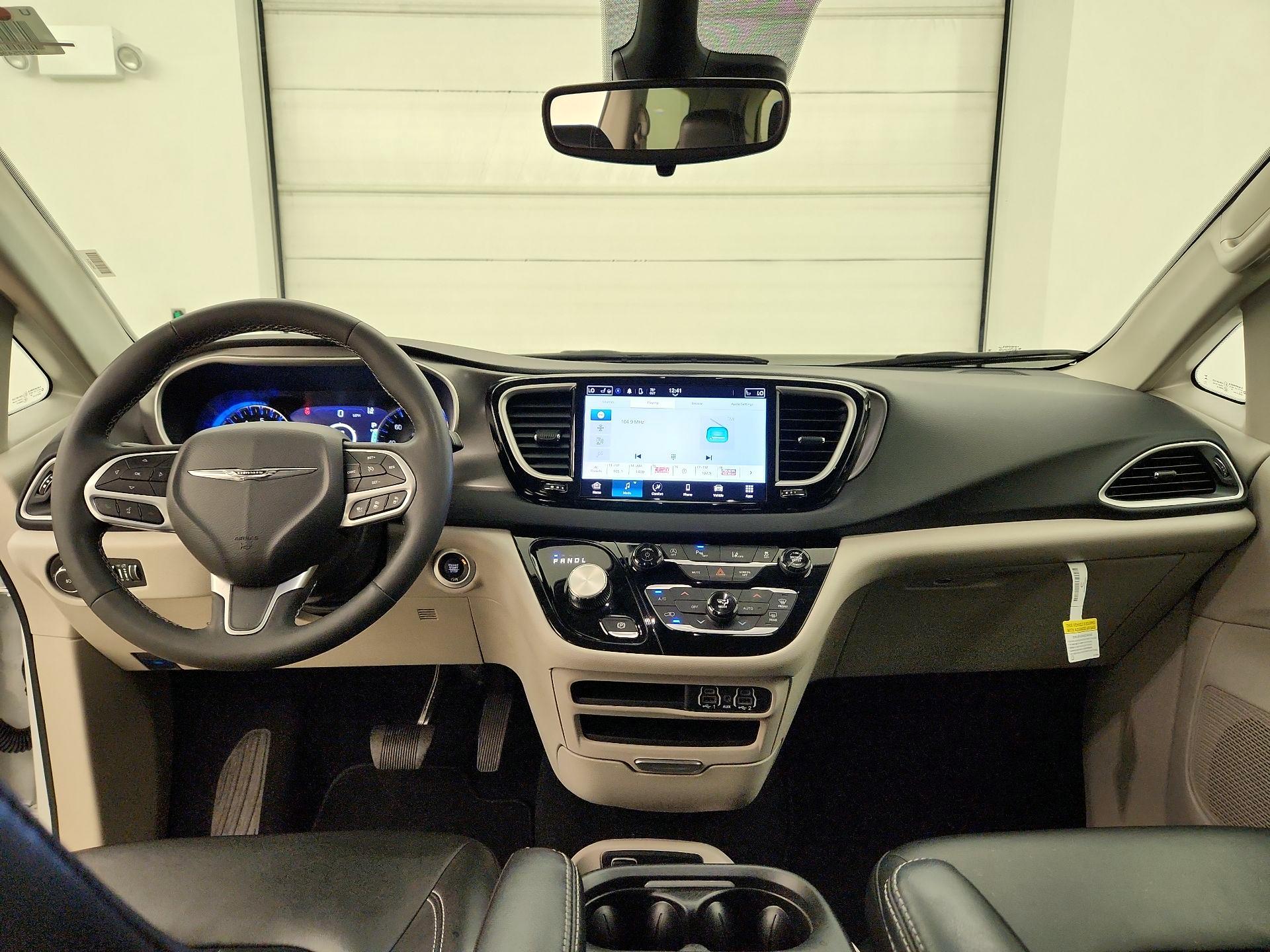 Thumbnail: 2024 Chrysler Pacifica - 9
