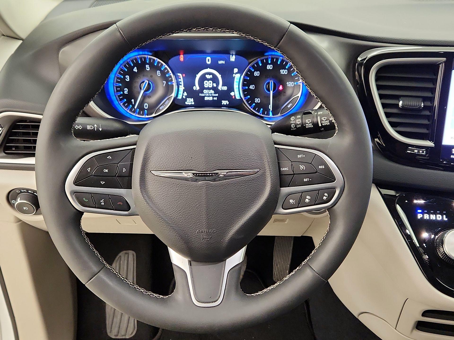 Thumbnail: 2024 Chrysler Pacifica - 10