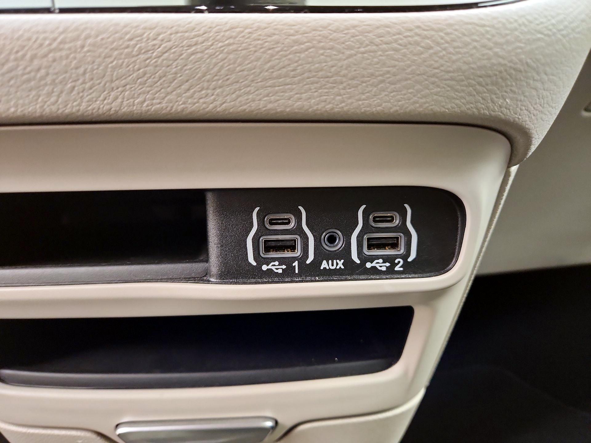 Thumbnail: 2024 Chrysler Pacifica - 18