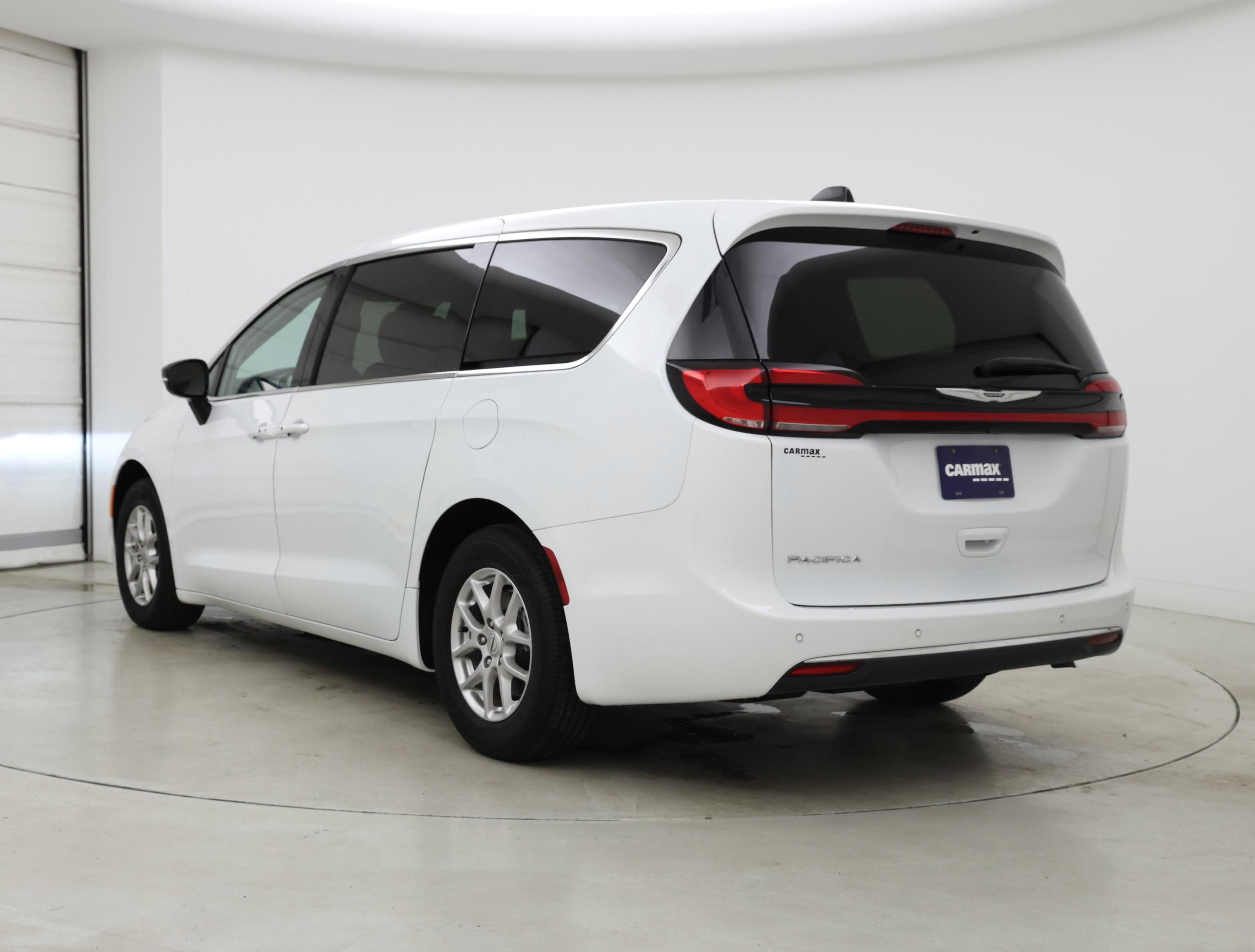 Thumbnail: 2024 Chrysler Pacifica - 2