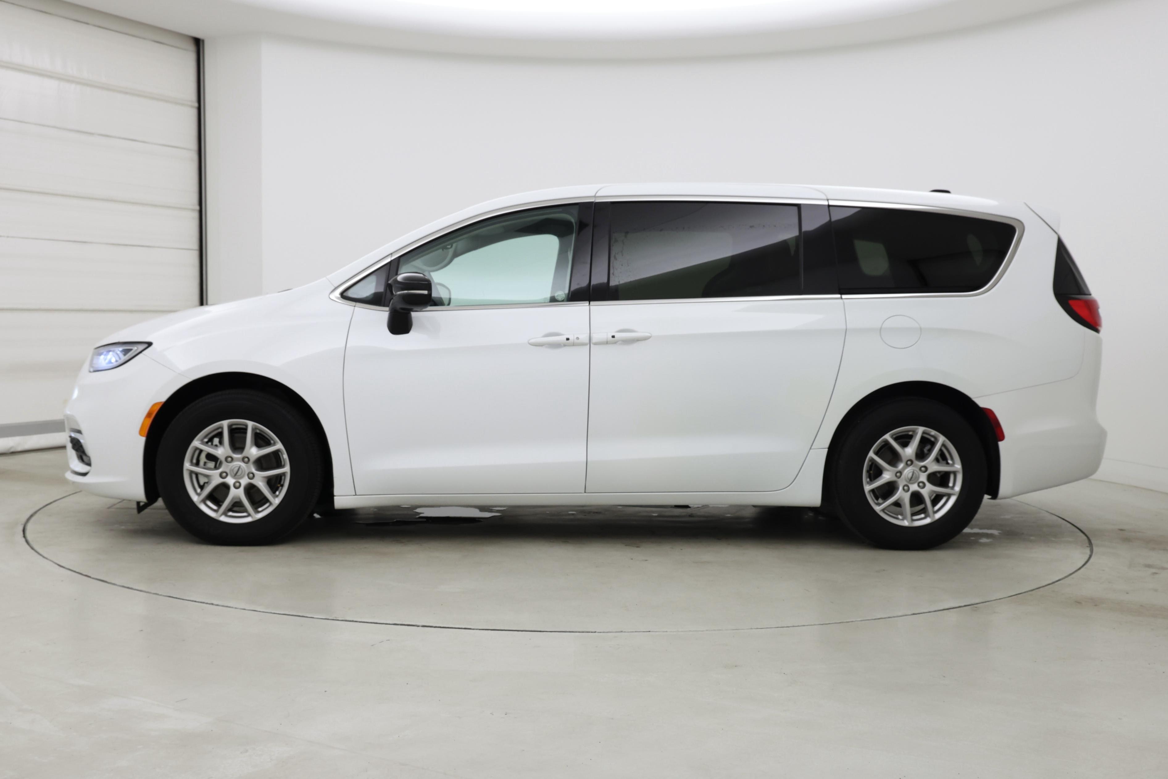 Thumbnail: 2024 Chrysler Pacifica - 3