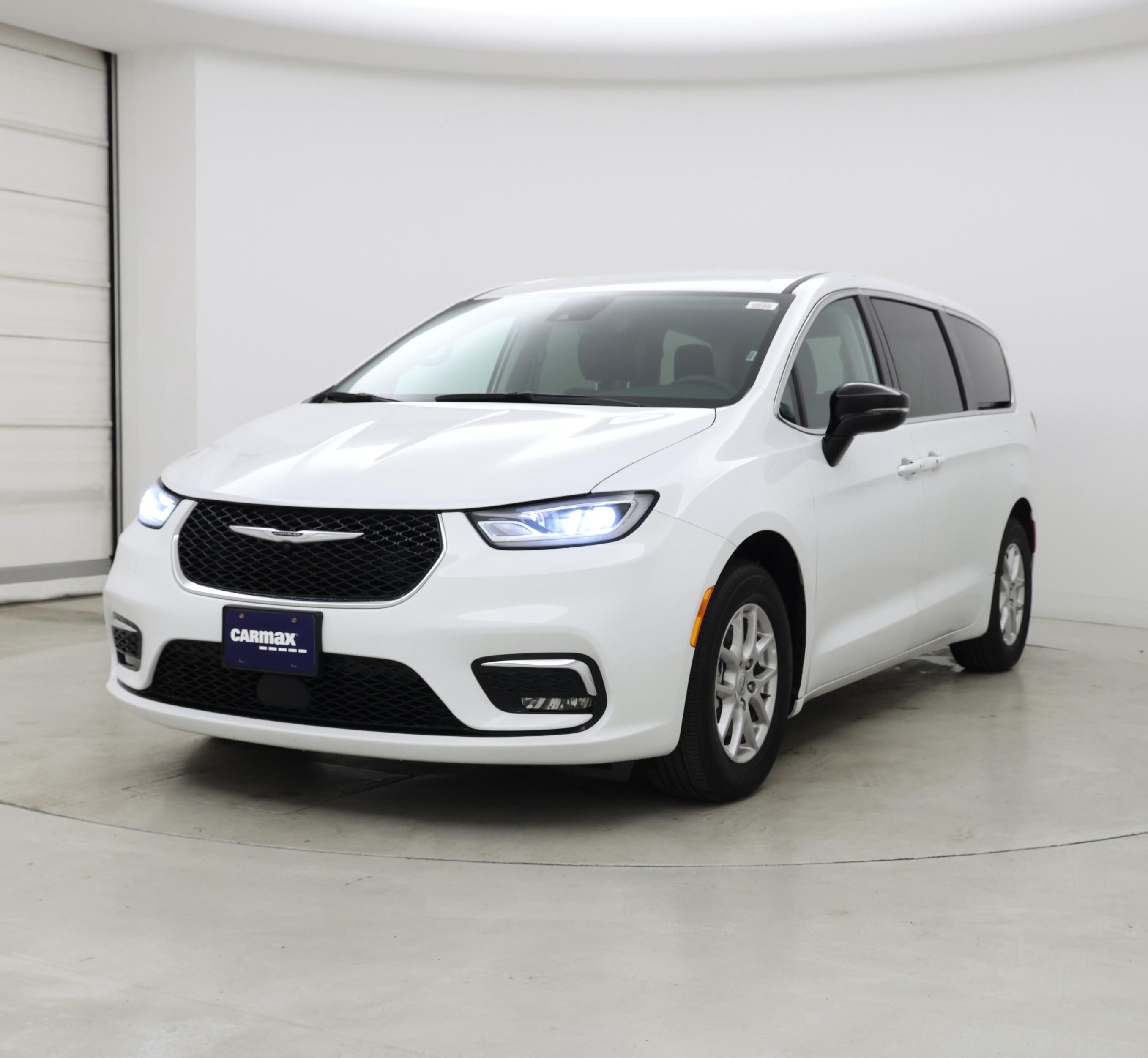 Thumbnail: 2024 Chrysler Pacifica - 4