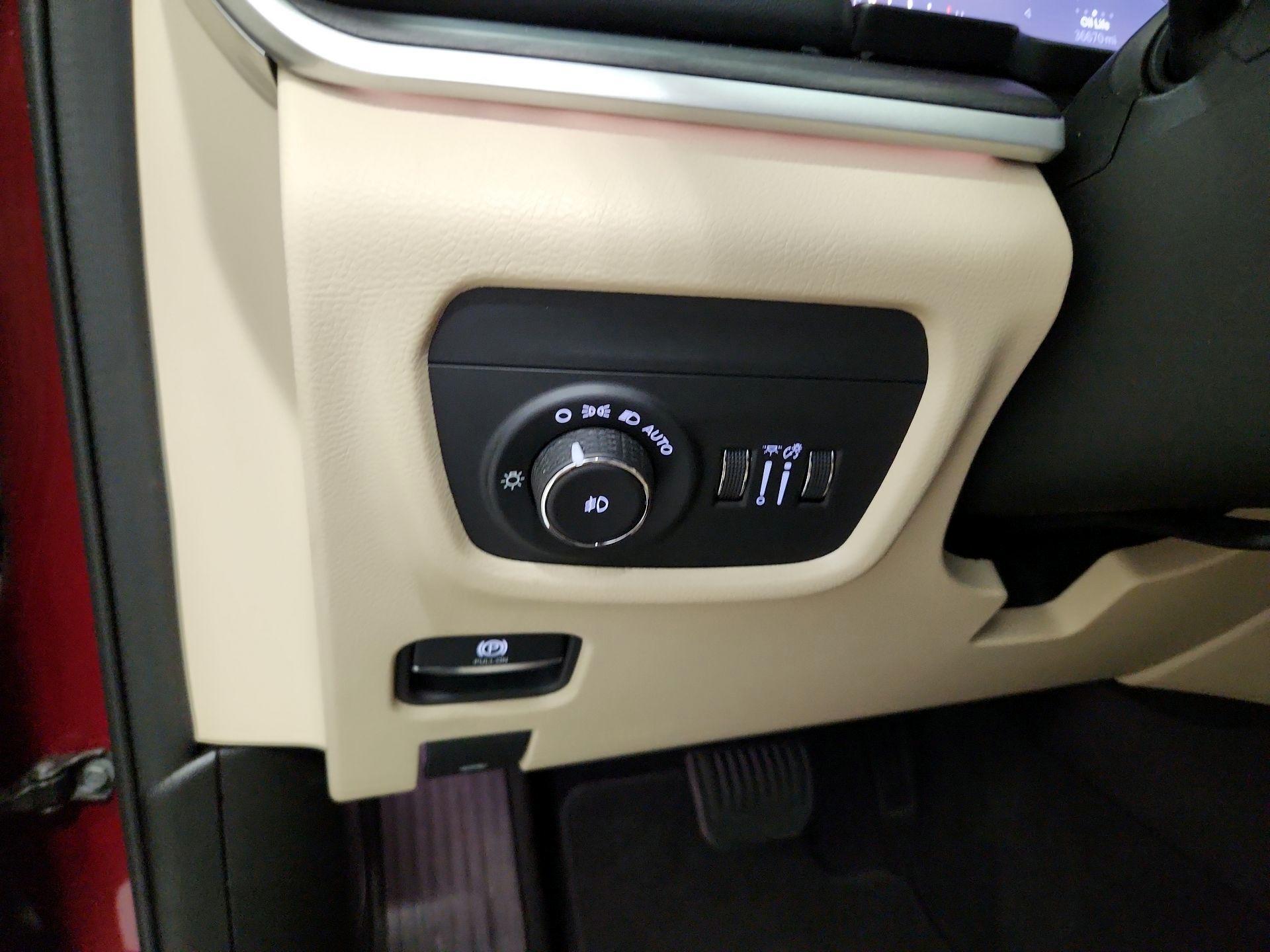 Thumbnail: 2022 Jeep Grand Cherokee - 14