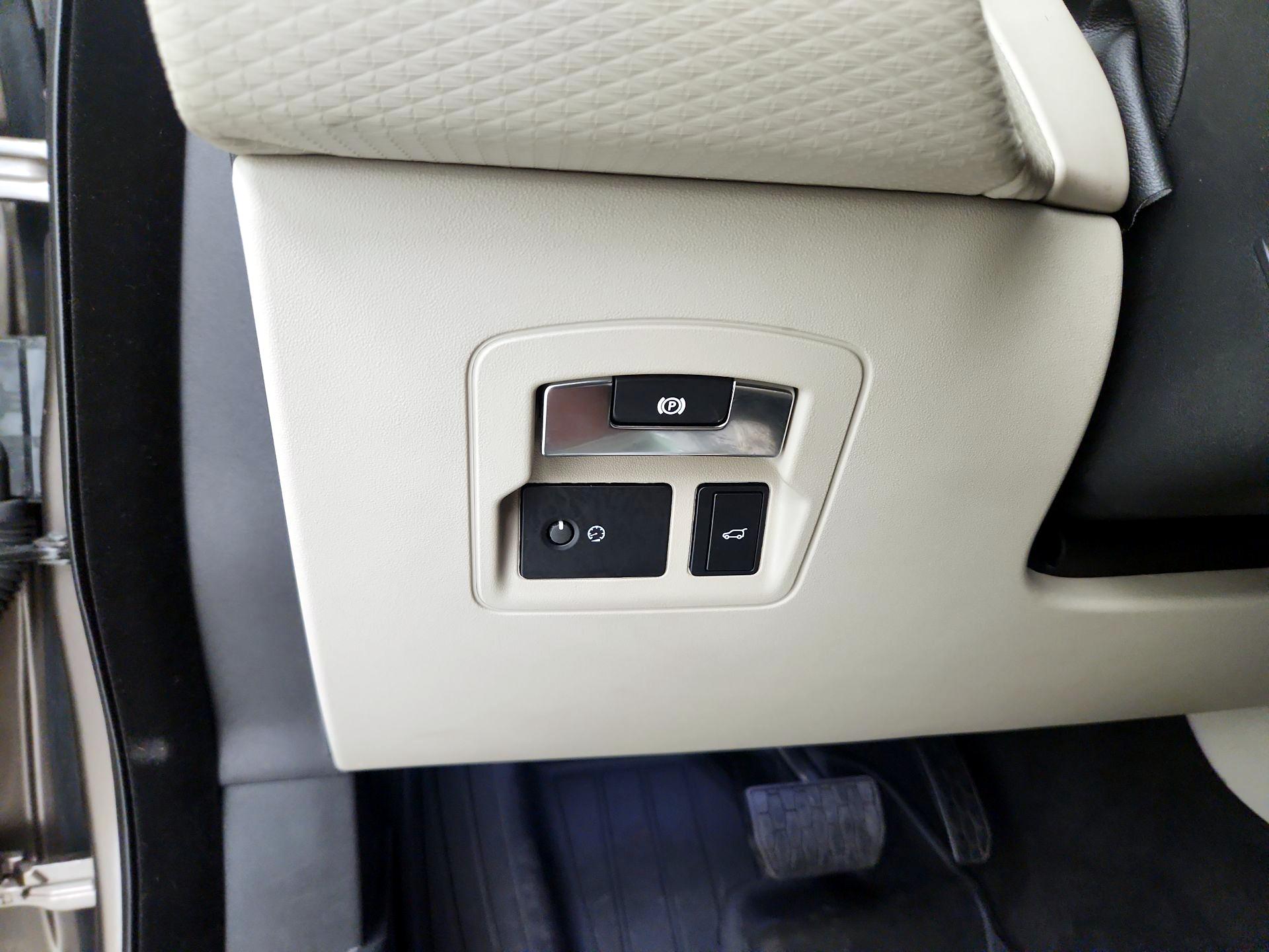 Thumbnail: 2019 Land Rover Range Rover Velar - 13