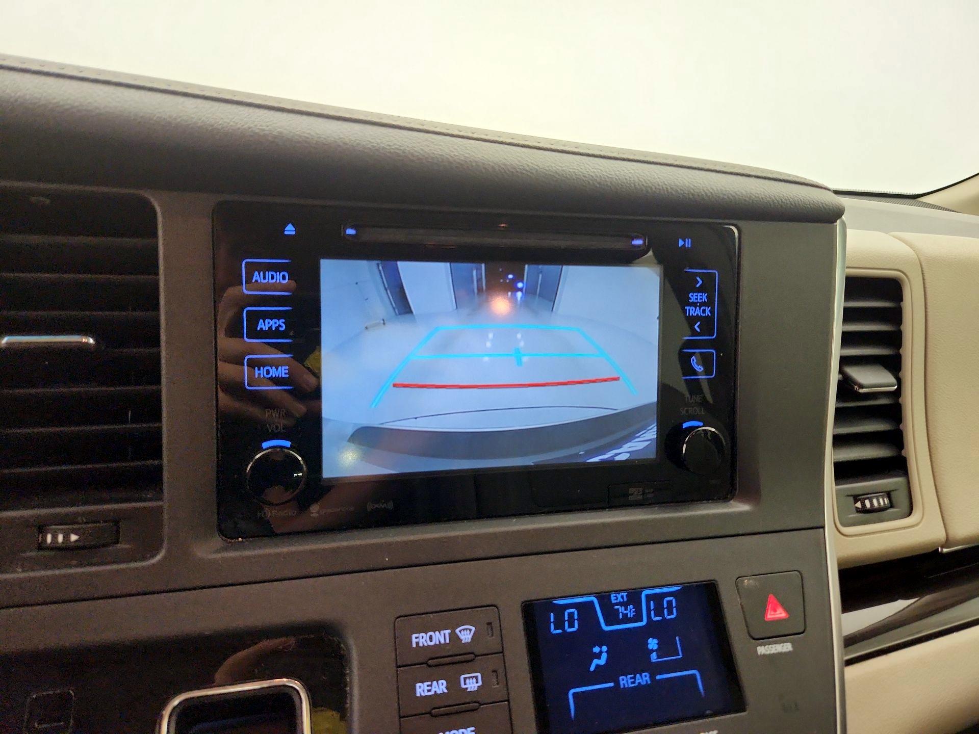 Thumbnail: 2017 Toyota Sienna - 14