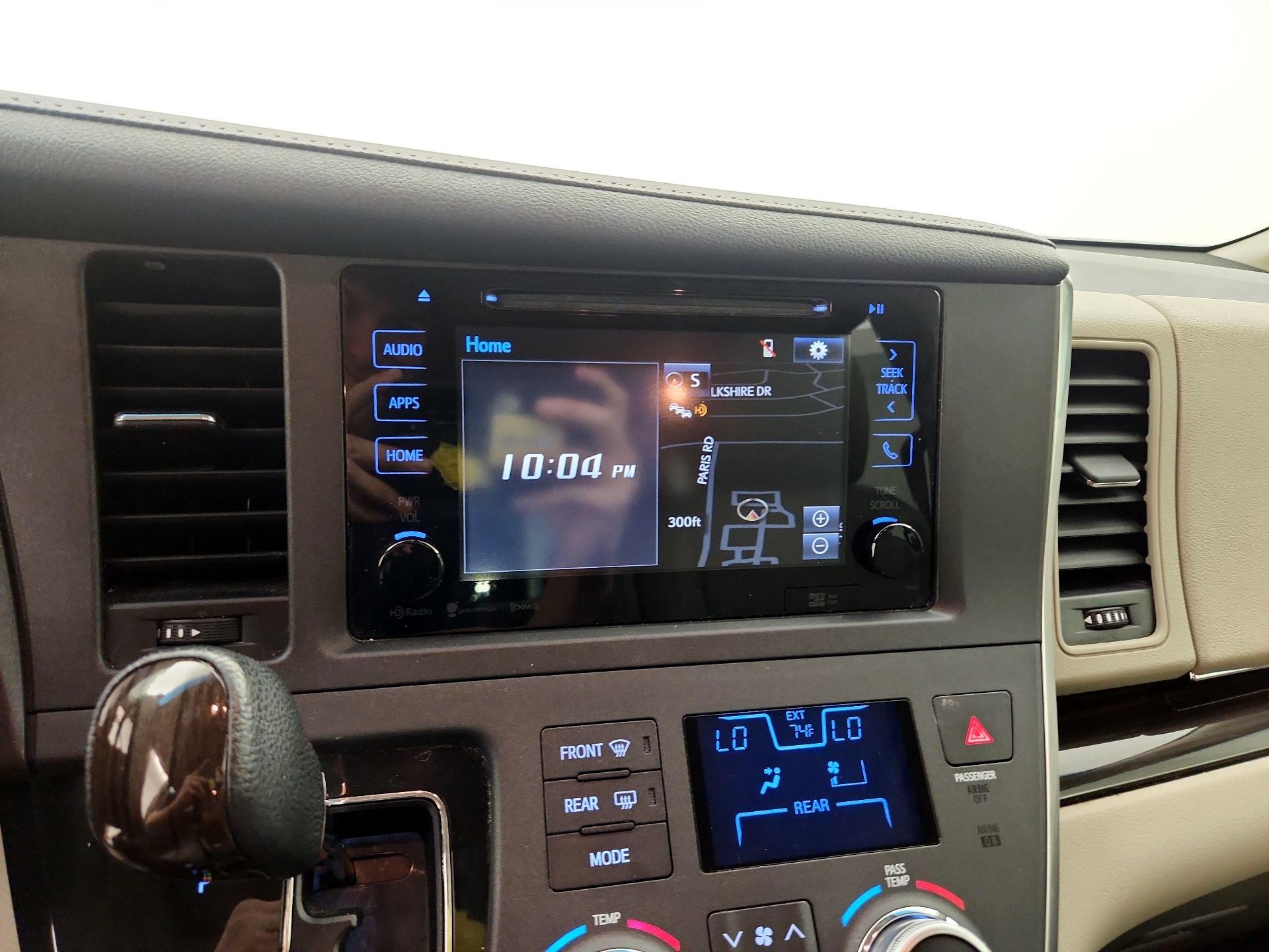 Thumbnail: 2017 Toyota Sienna - 15