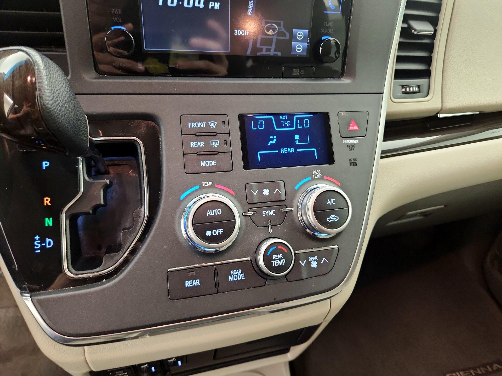 Thumbnail: 2017 Toyota Sienna - 16