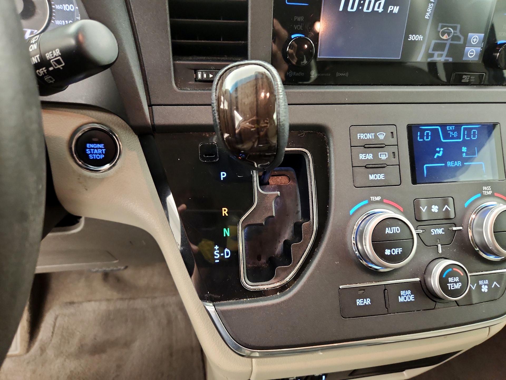 Thumbnail: 2017 Toyota Sienna - 17