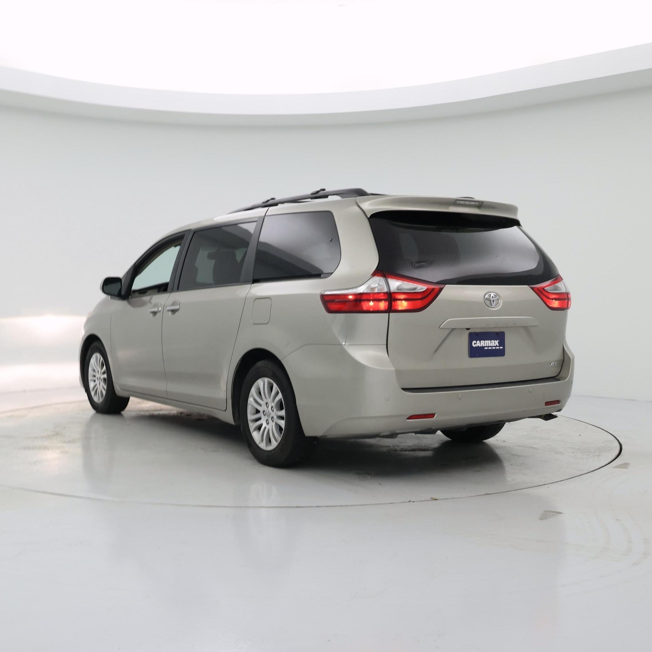 Thumbnail: 2017 Toyota Sienna - 2
