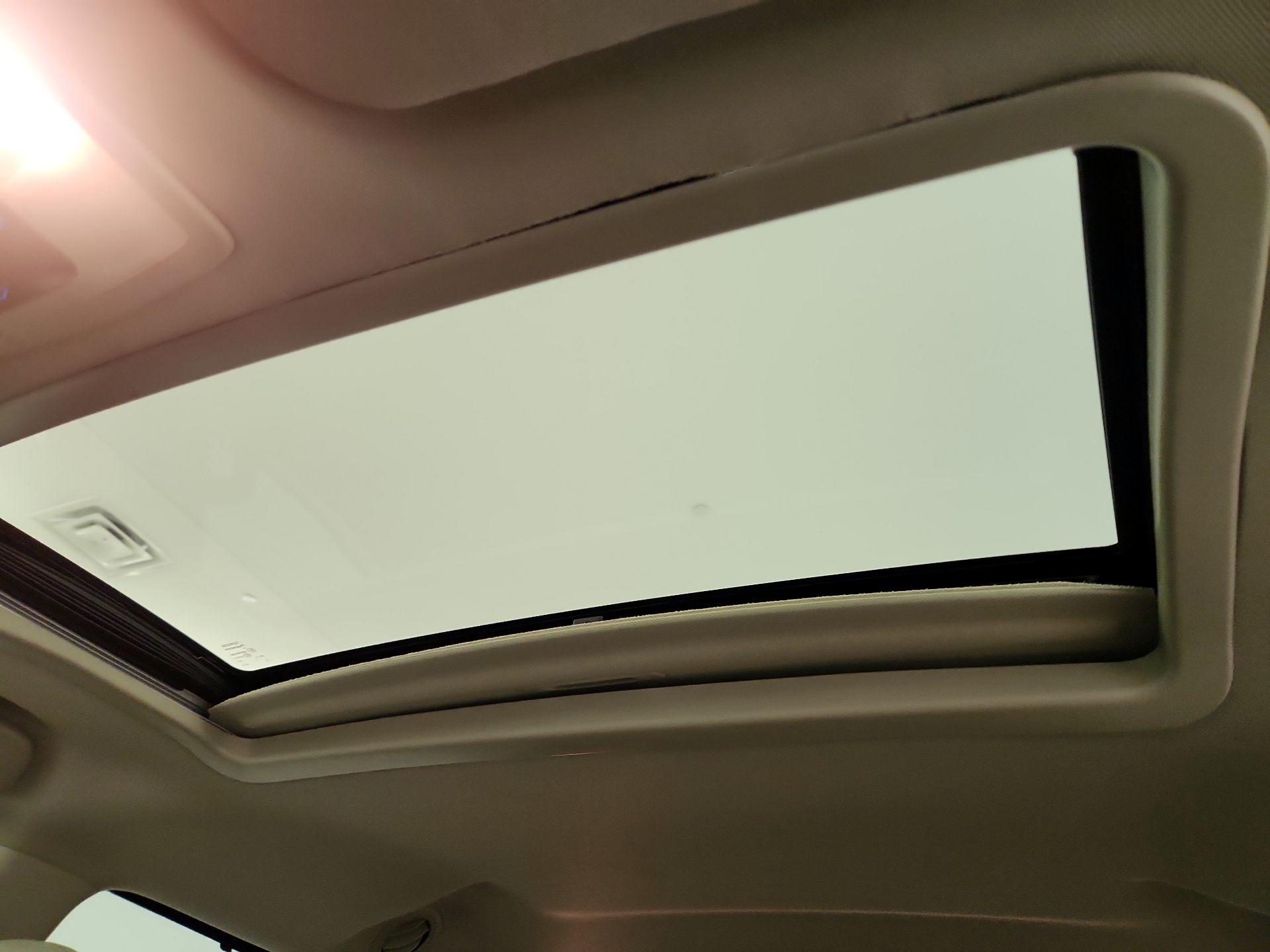 Thumbnail: 2017 Toyota Sienna - 19