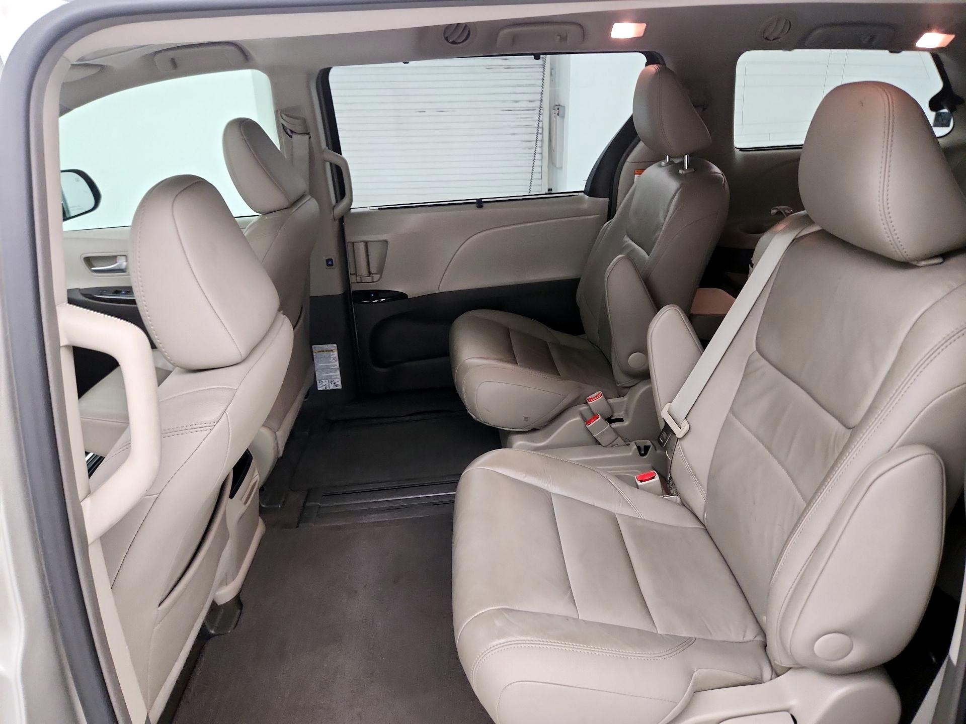 Thumbnail: 2017 Toyota Sienna - 20