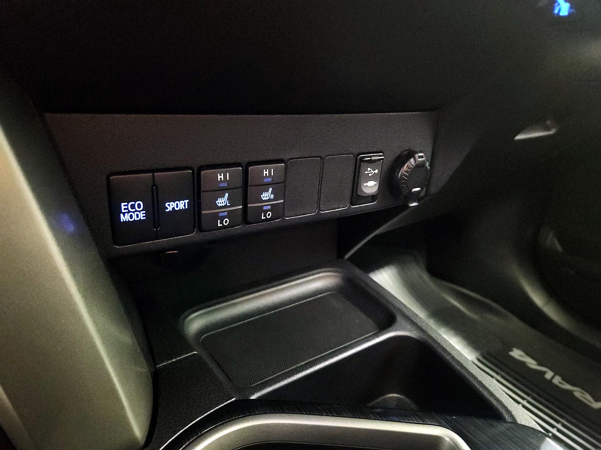 Thumbnail: 2017 Toyota RAV4 - 19