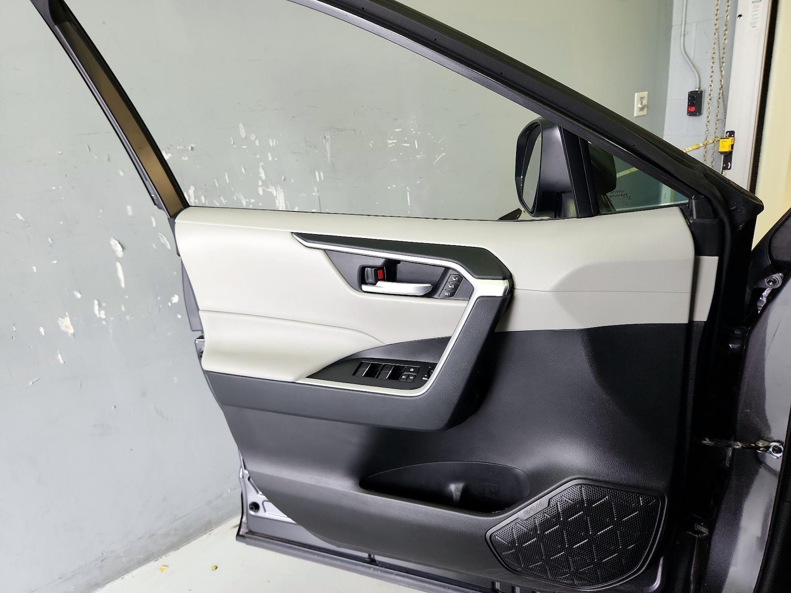 2021 Toyota RAV4 XLE Premium - Photo 13