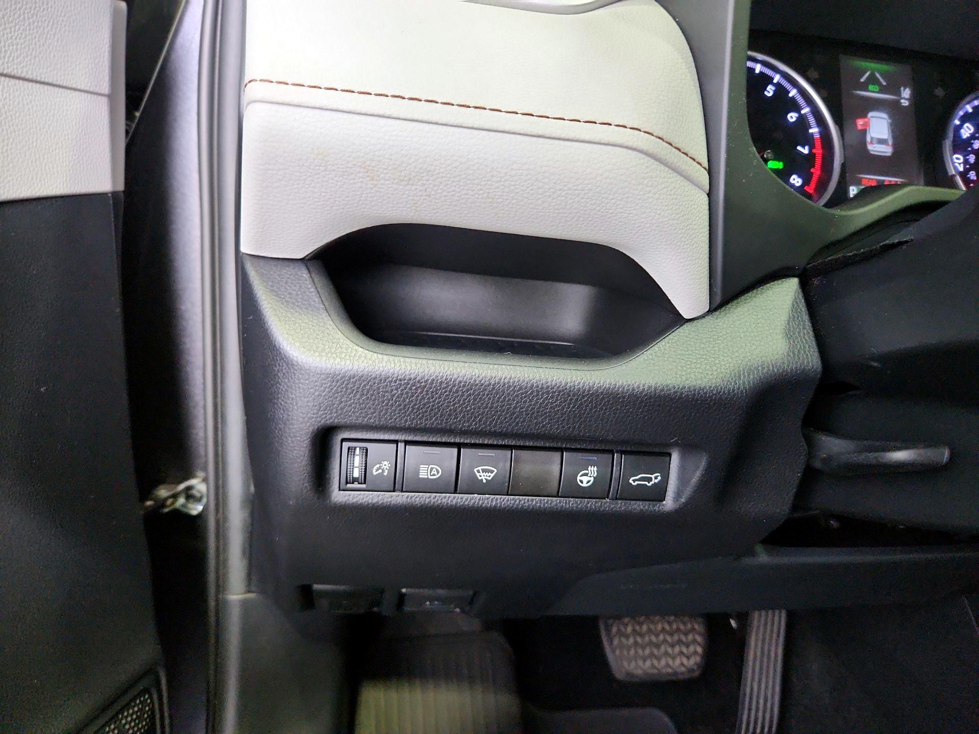 Thumbnail: 2021 Toyota RAV4 - 13