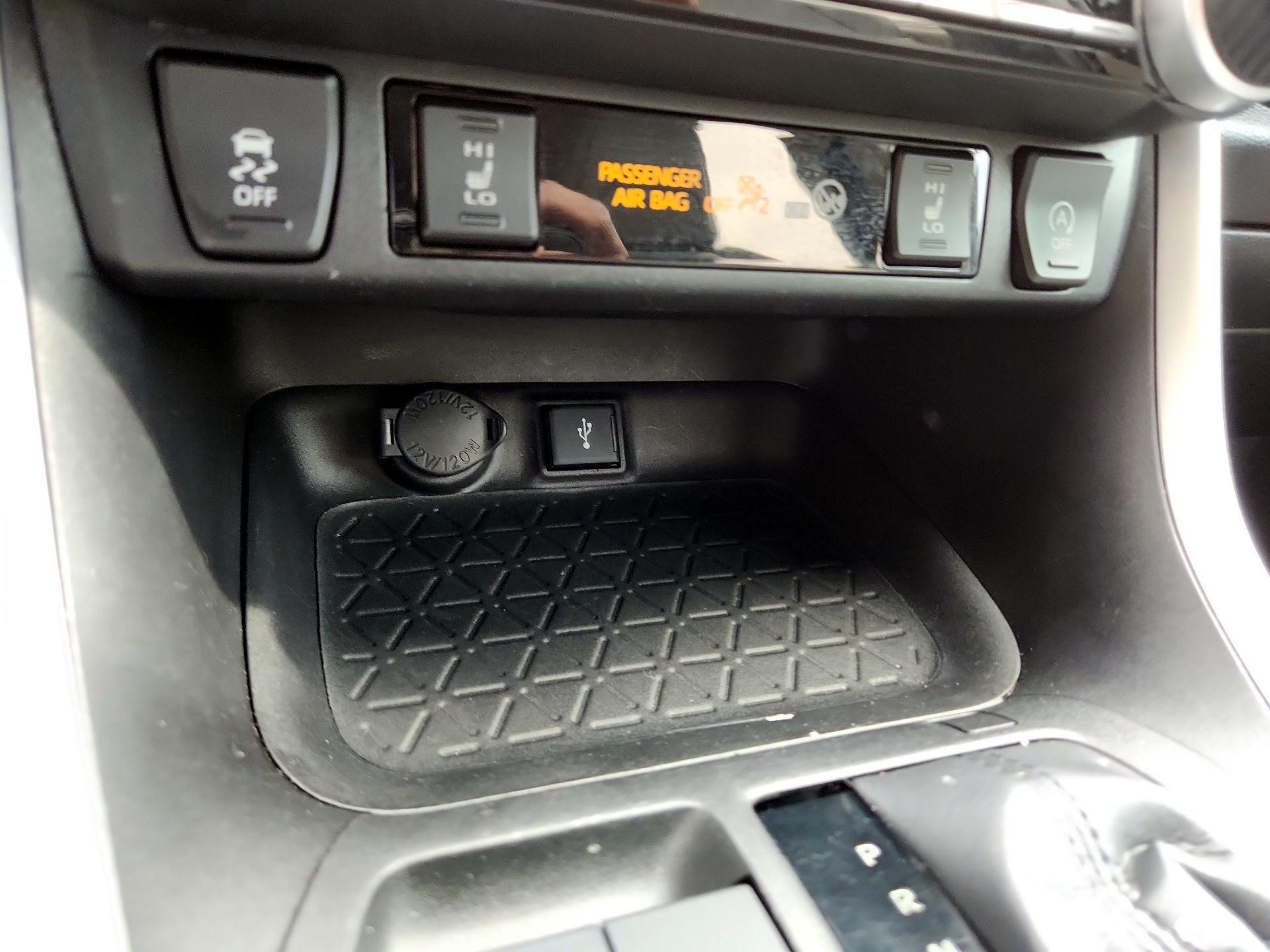 Thumbnail: 2021 Toyota RAV4 - 18