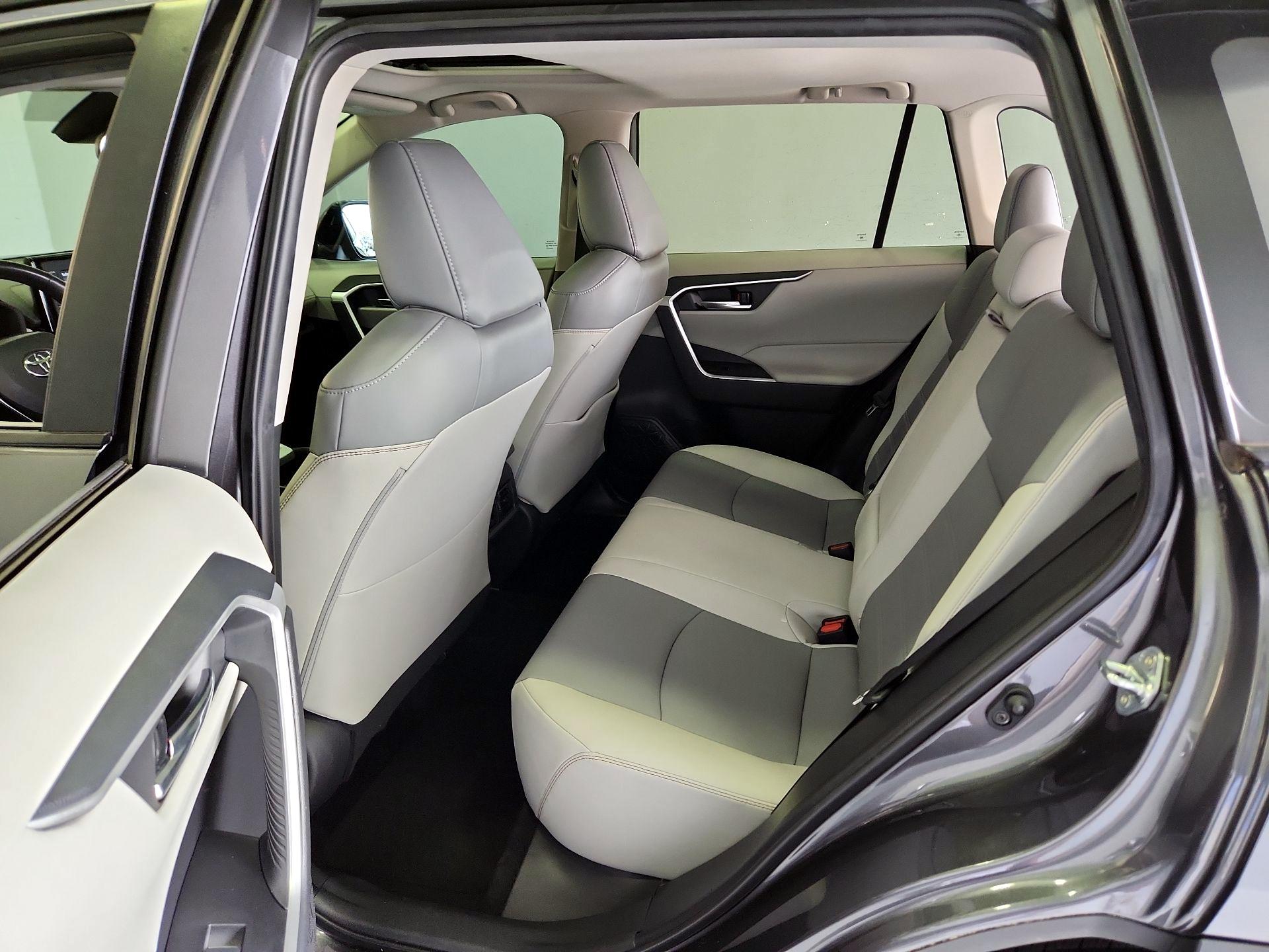Thumbnail: 2021 Toyota RAV4 - 20