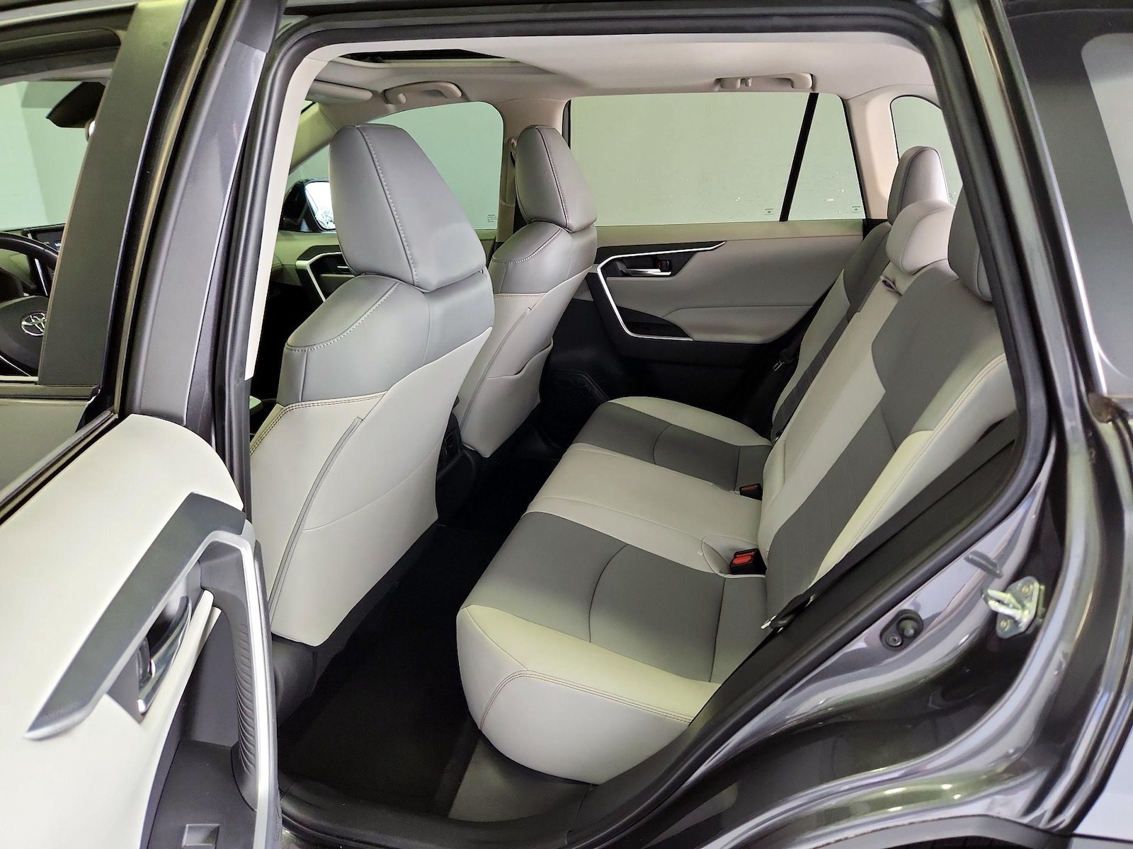 2021 Toyota RAV4 XLE Premium - Photo 21