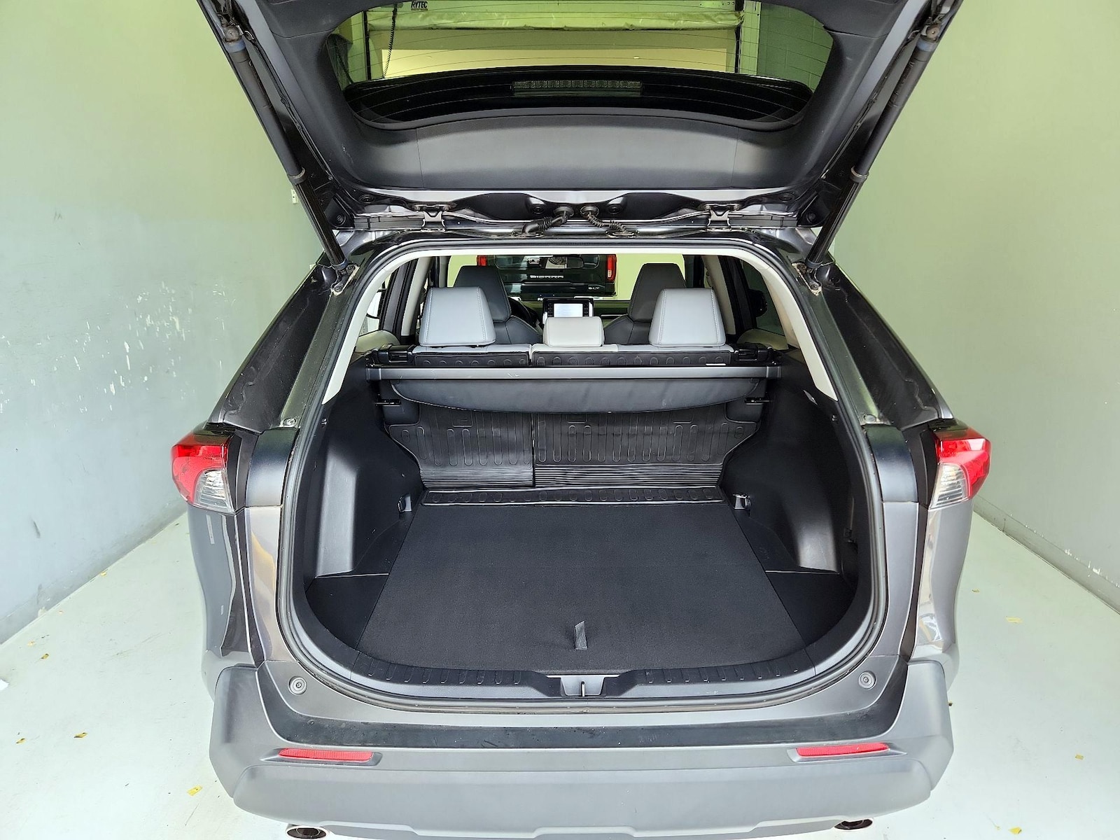 2021 Toyota RAV4 XLE Premium - Photo 22