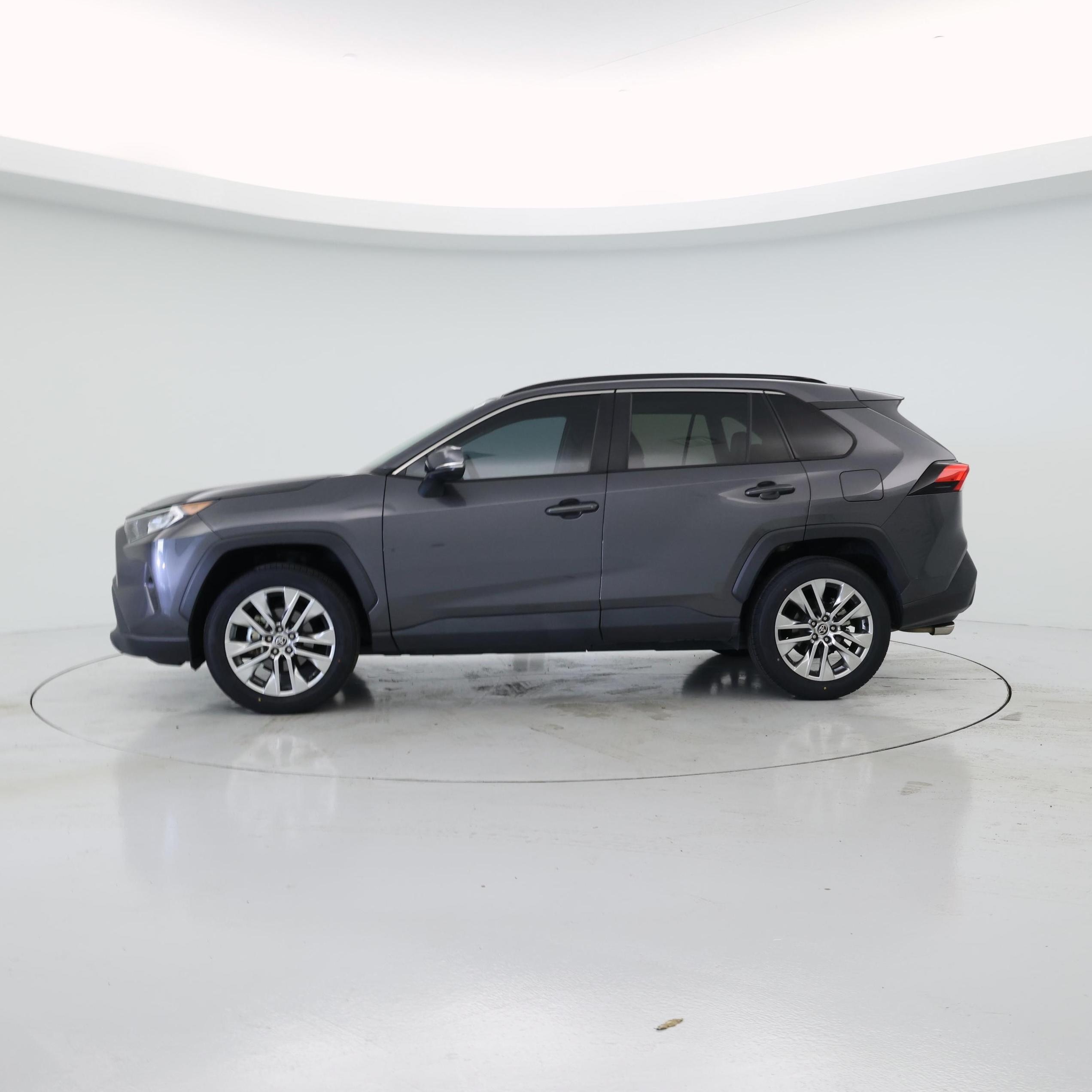Thumbnail: 2021 Toyota RAV4 - 3