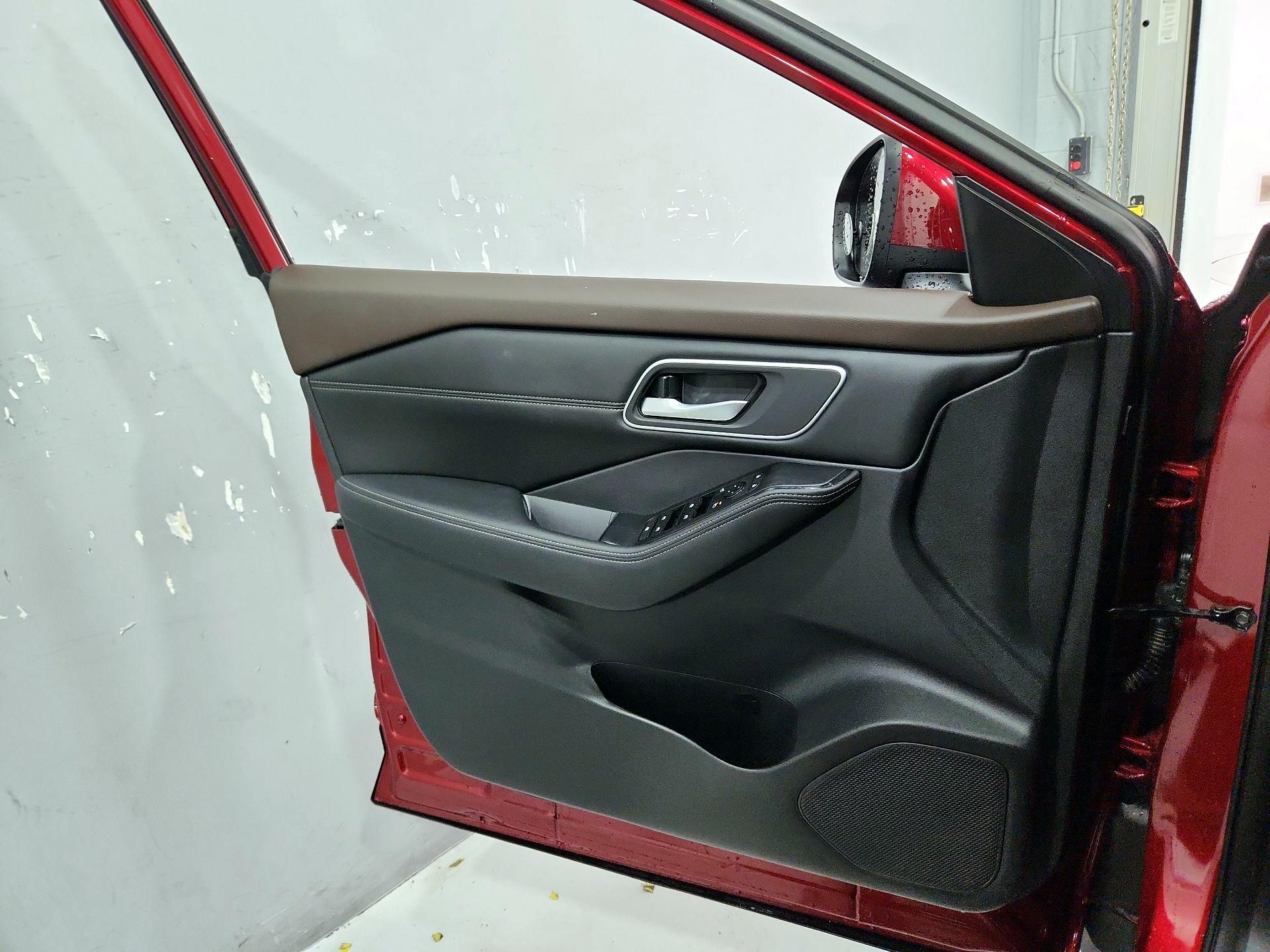Thumbnail: 2021 Nissan Rogue - 12