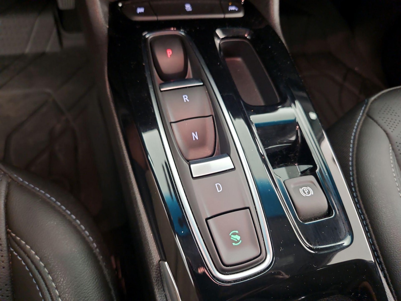 2023 Chevrolet Bolt EV 2LT - Photo 18