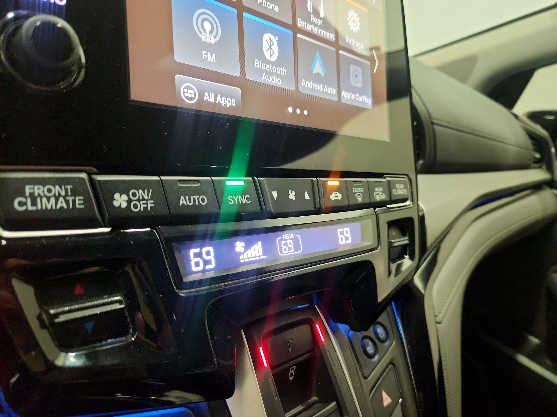 Thumbnail: 2018 Honda Odyssey - 16