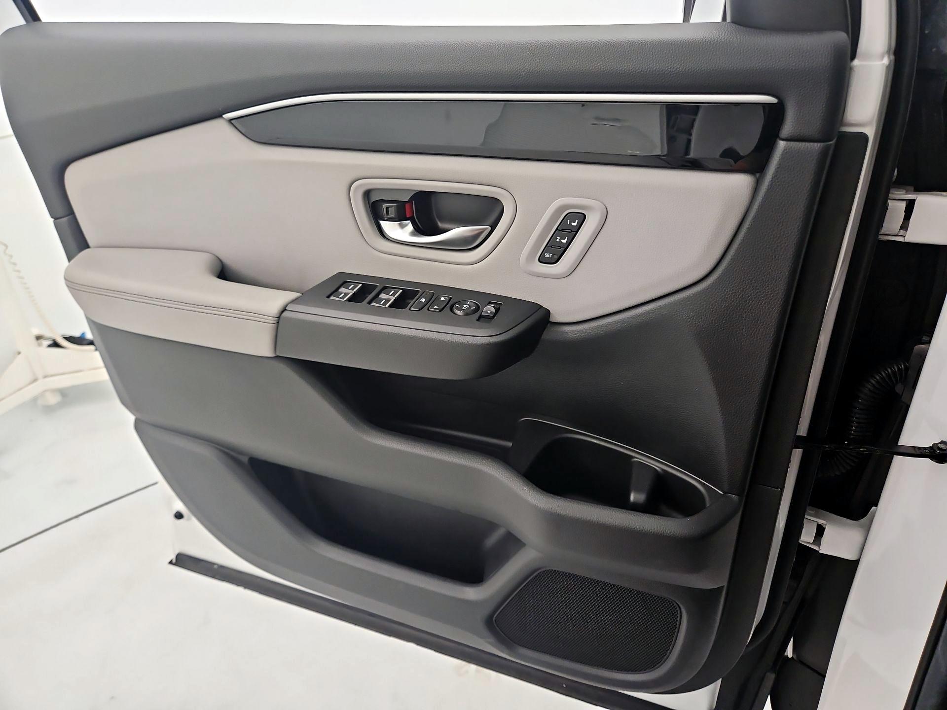 Thumbnail: 2025 Honda Pilot - 12