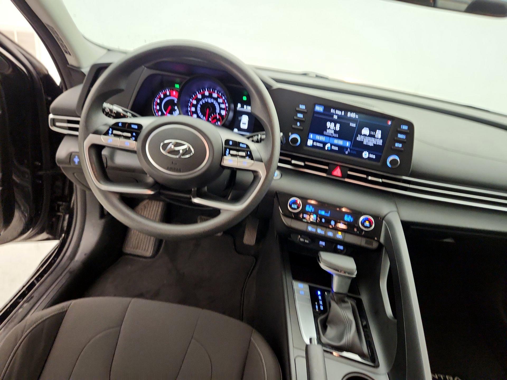 Thumbnail: 2022 Hyundai Elantra - 9