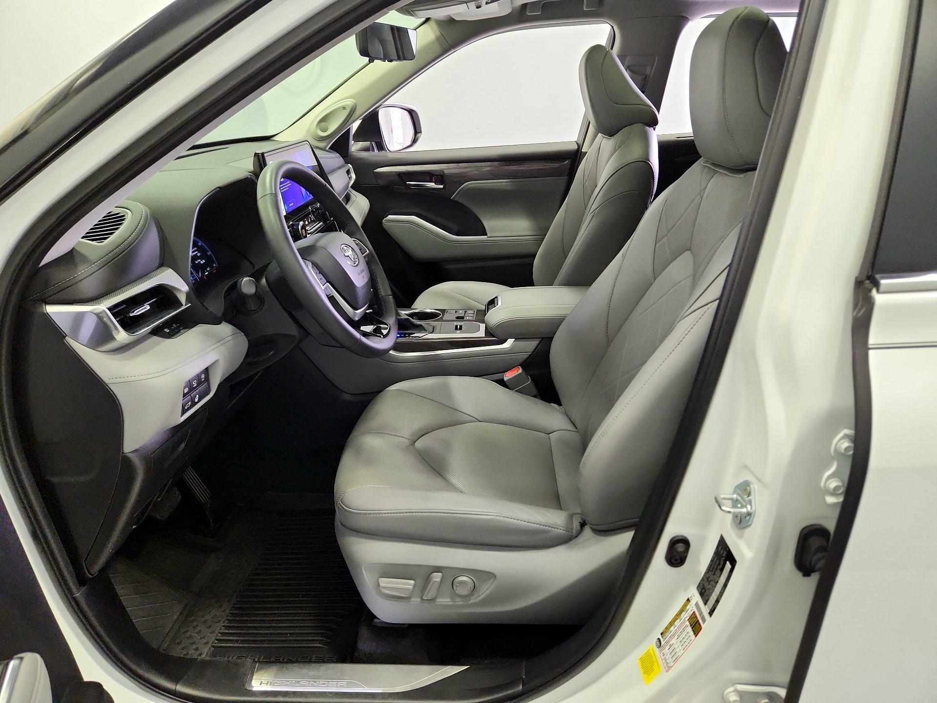 Thumbnail: 2024 Toyota Highlander - 11