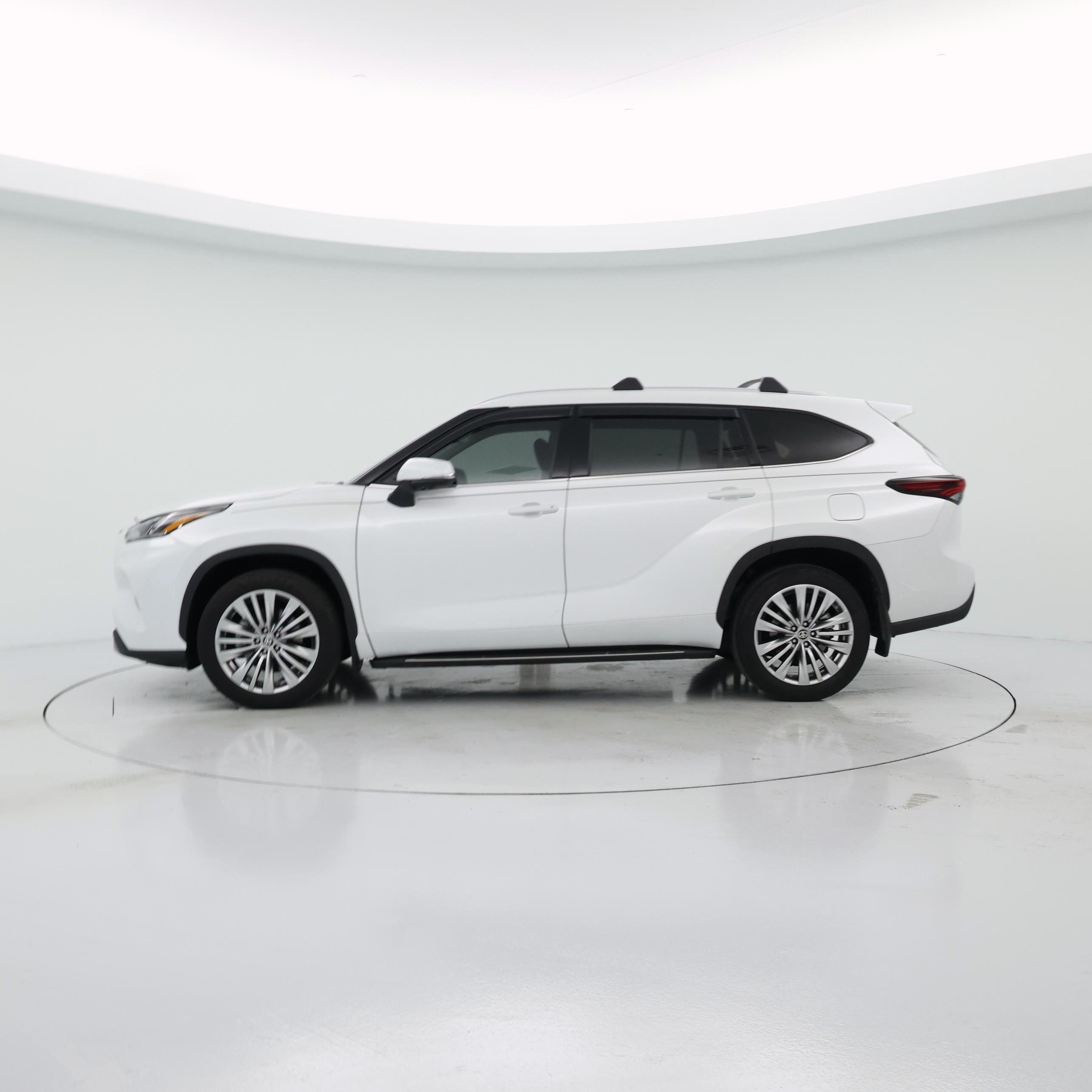 Thumbnail: 2024 Toyota Highlander - 3