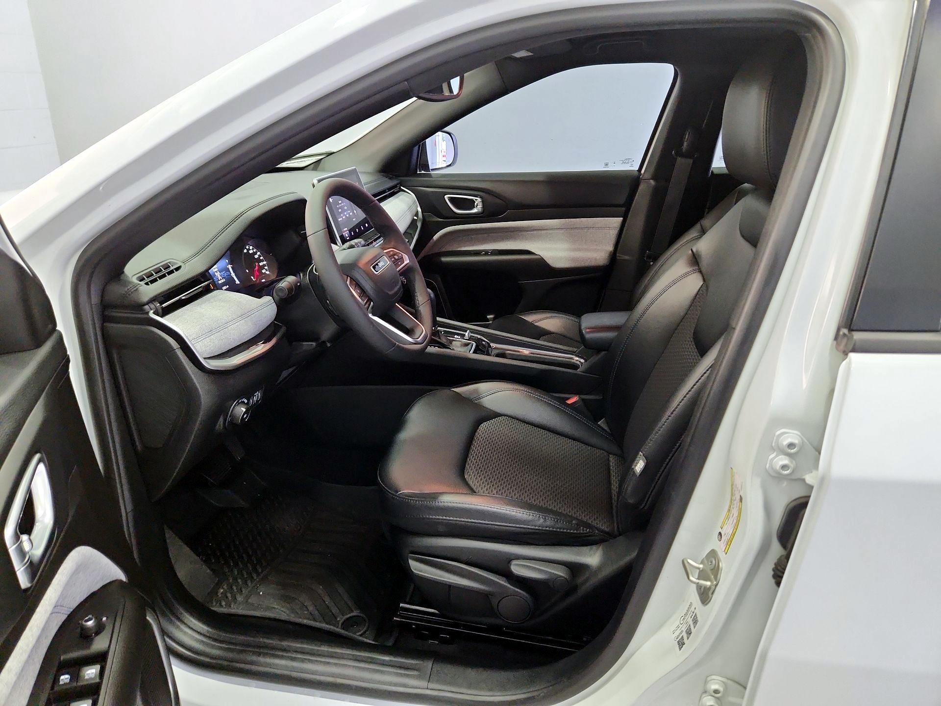 Thumbnail: 2023 Jeep Compass - 11