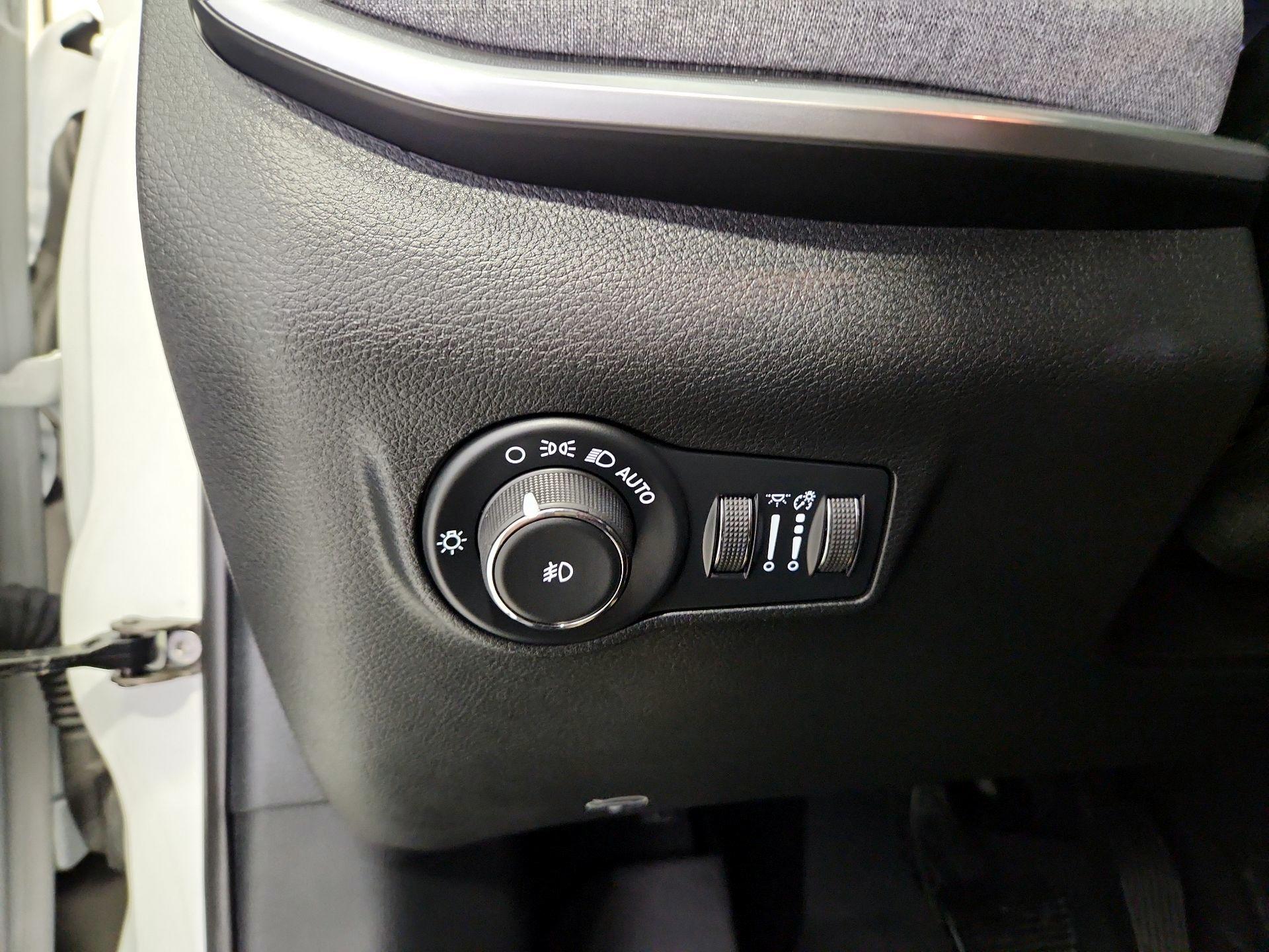 Thumbnail: 2023 Jeep Compass - 13