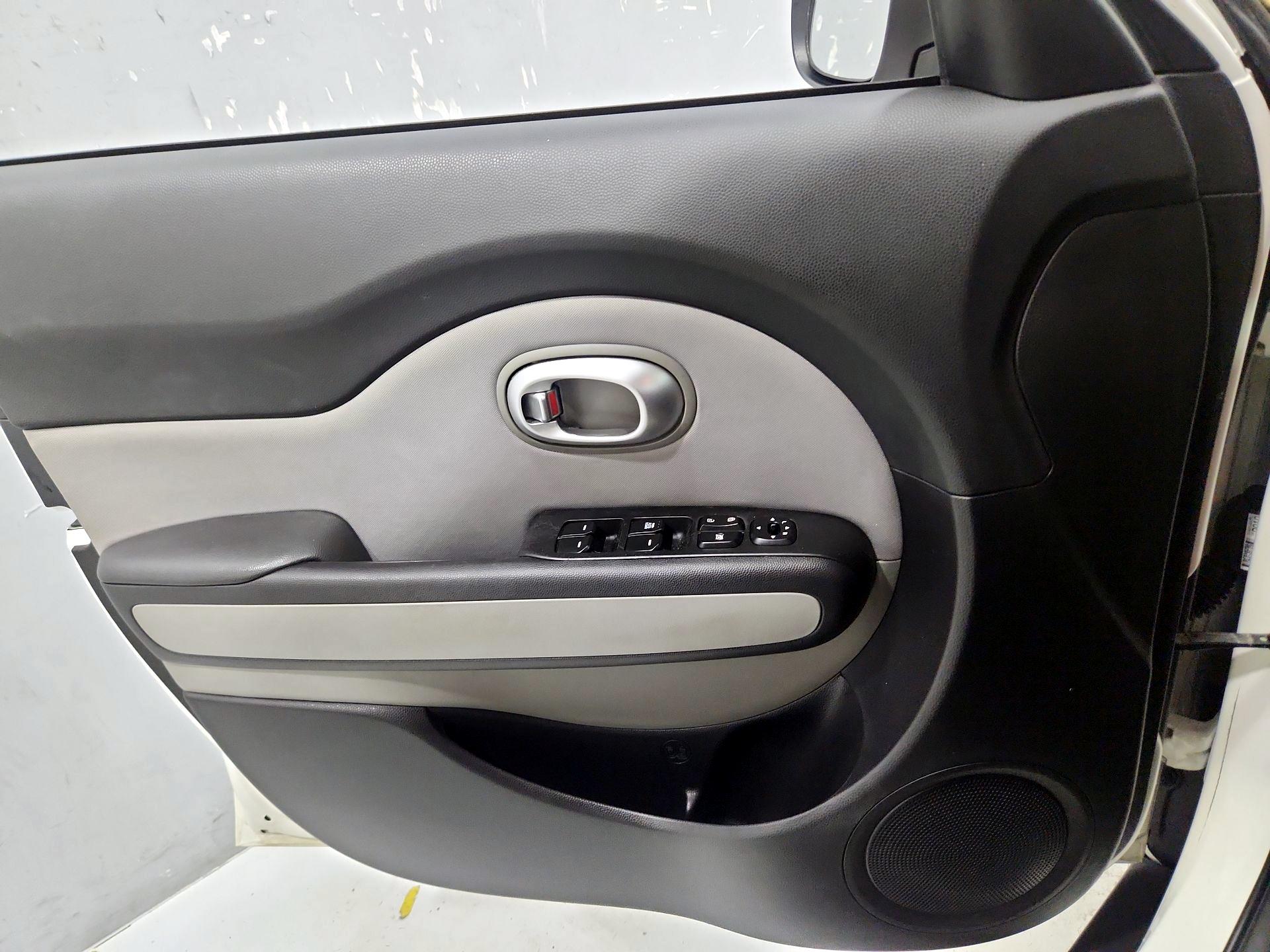 Thumbnail: 2015 Kia Soul - 12