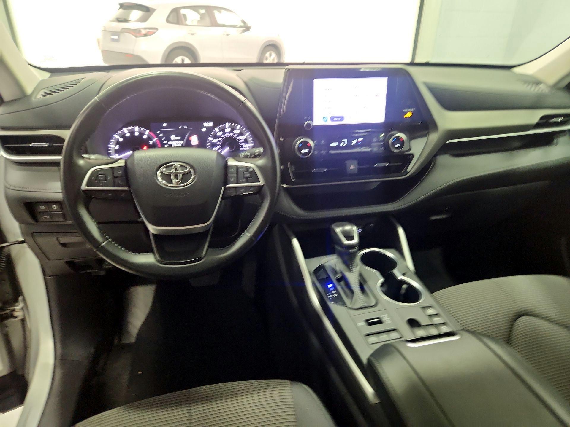 Thumbnail: 2024 Toyota Highlander - 9