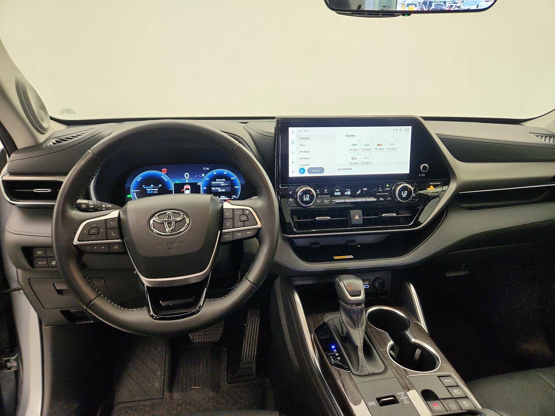 Thumbnail: 2023 Toyota Highlander - 9