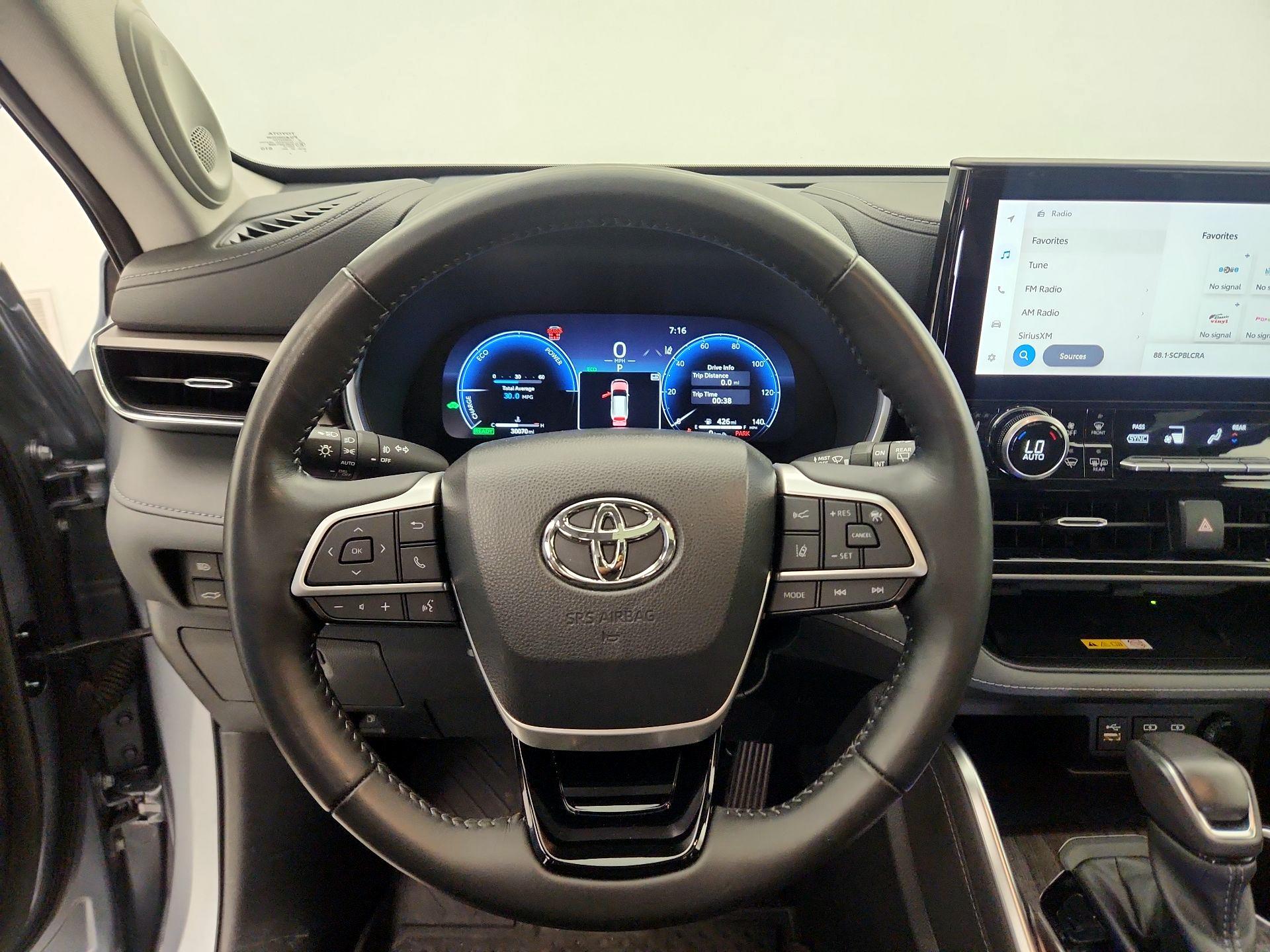 Thumbnail: 2023 Toyota Highlander - 10
