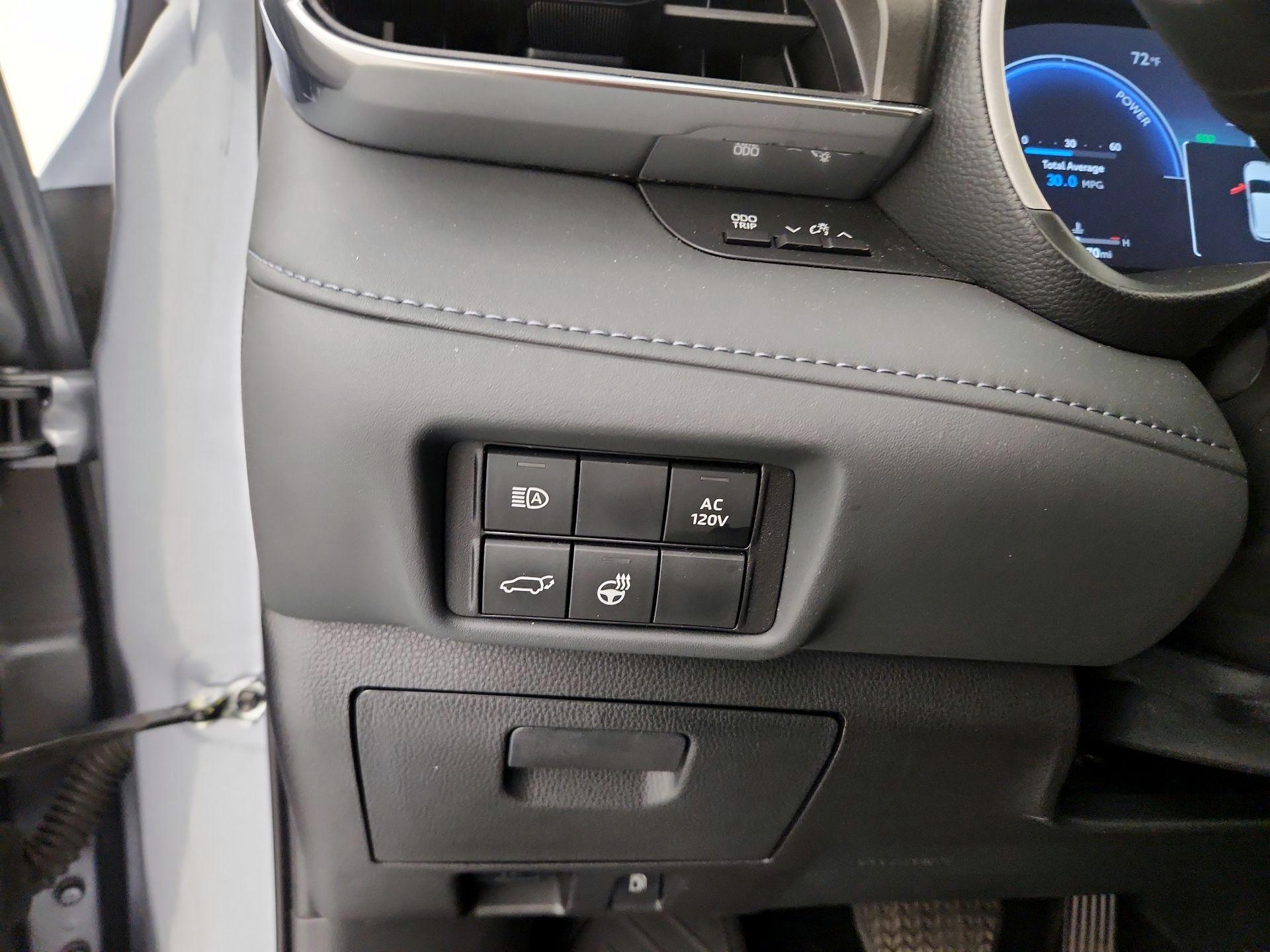 Thumbnail: 2023 Toyota Highlander - 13