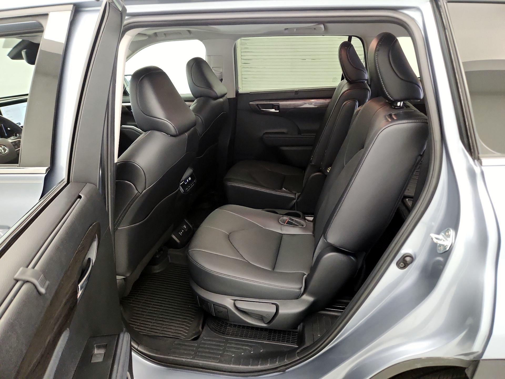 Thumbnail: 2023 Toyota Highlander - 20