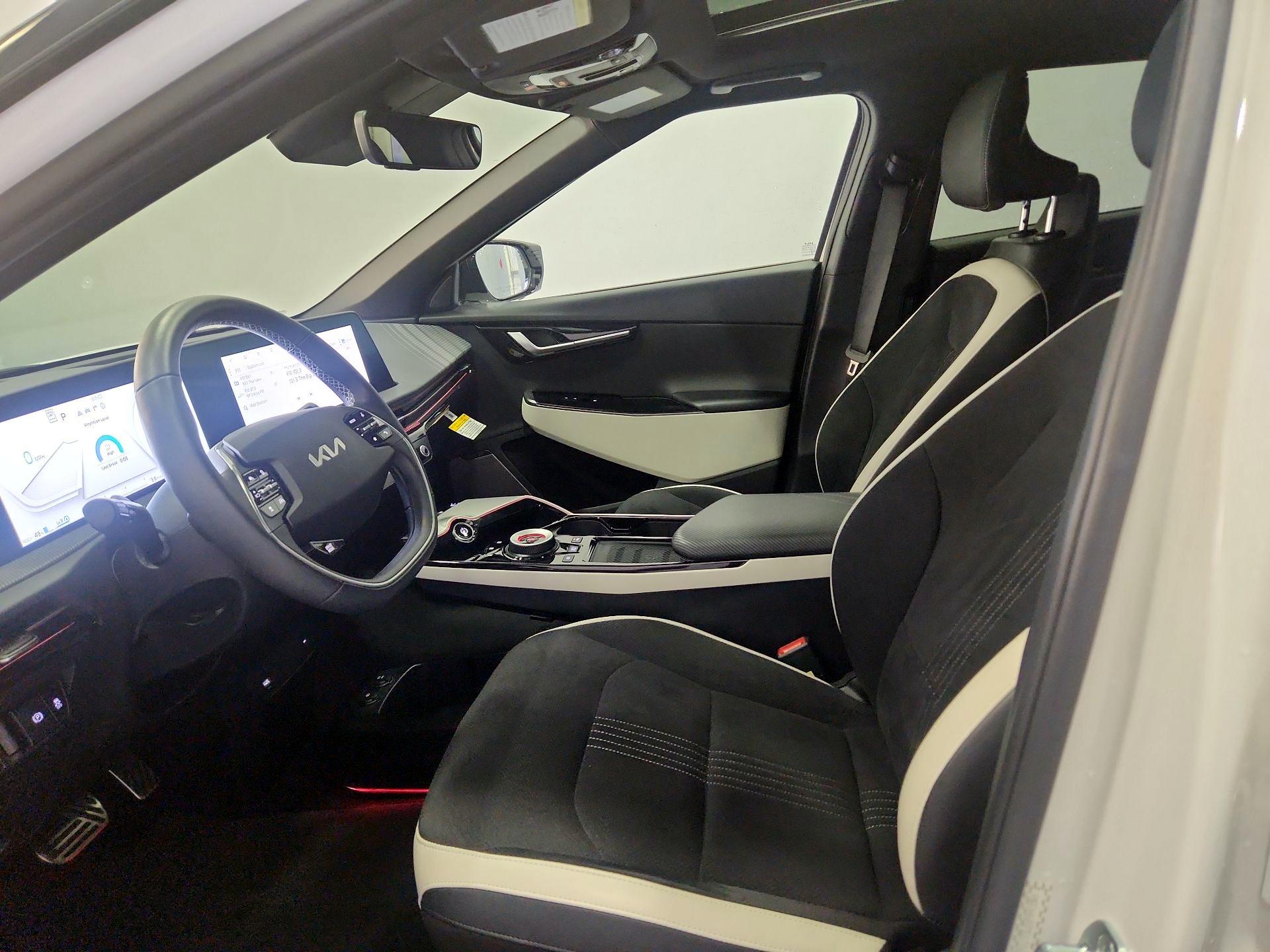 Thumbnail: 2023 Kia EV6 - 11