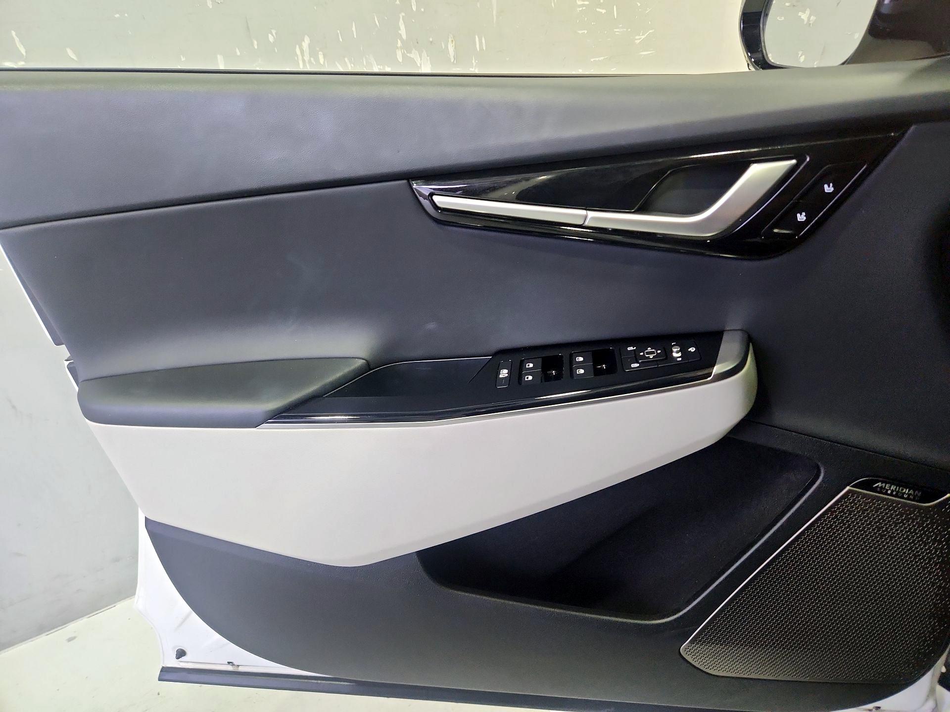Thumbnail: 2023 Kia EV6 - 12