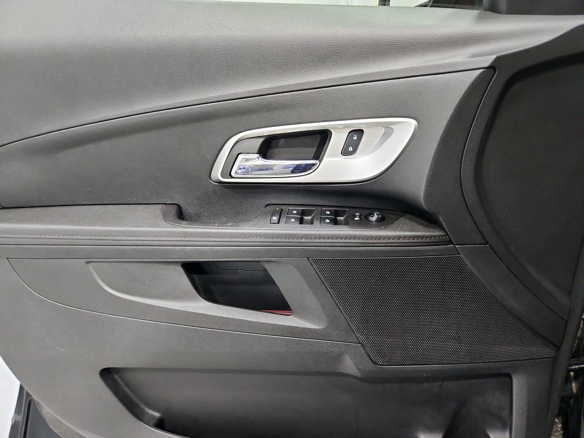 Thumbnail: 2017 Chevrolet Equinox - 12