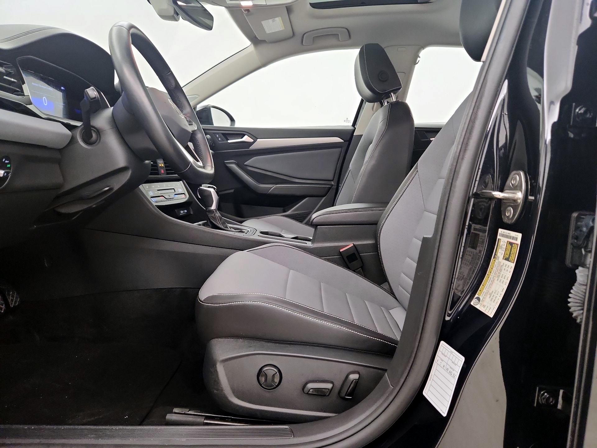 Thumbnail: 2025 Volkswagen Jetta - 11