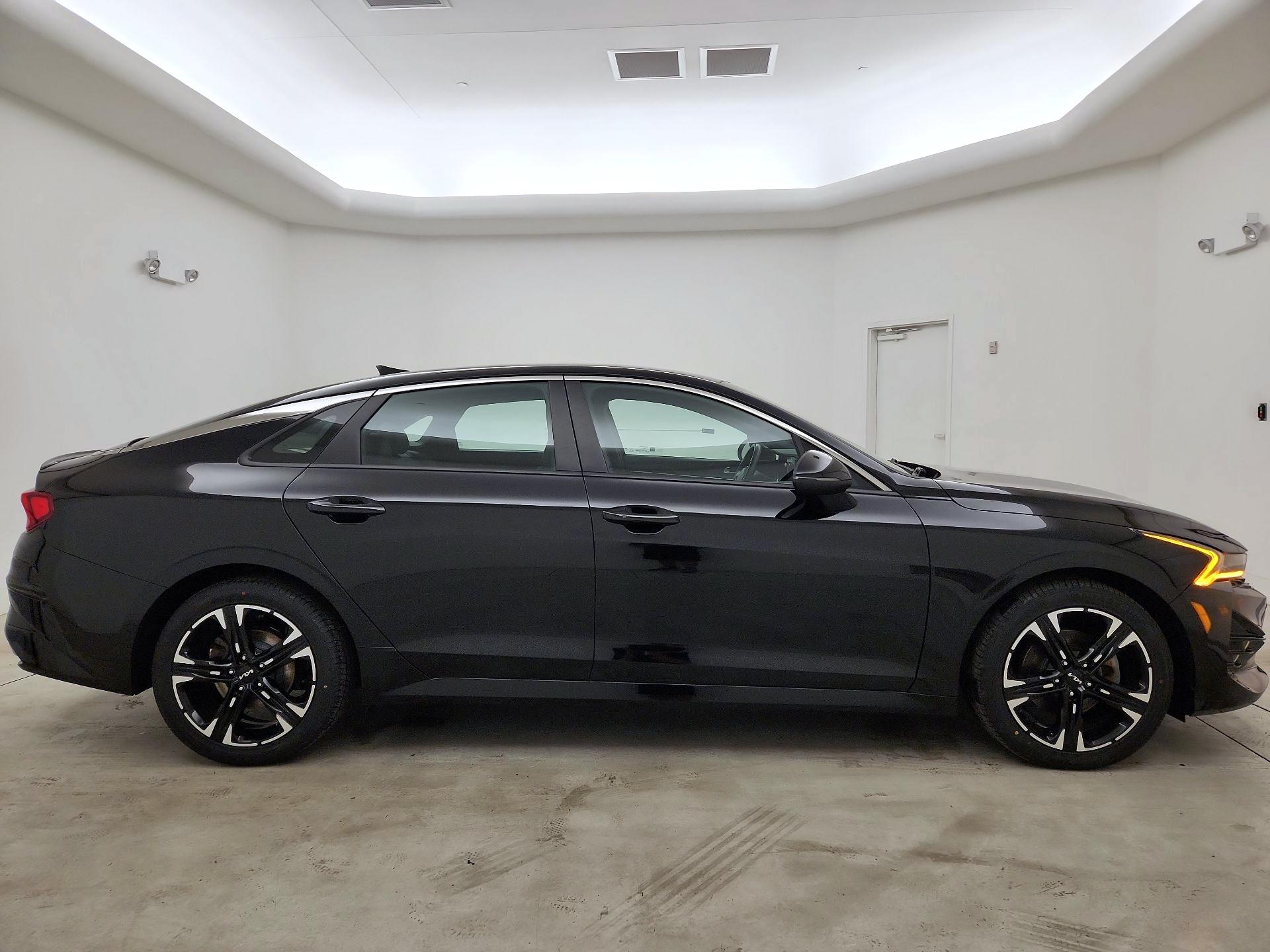 Thumbnail: 2023 Kia K5 - 4