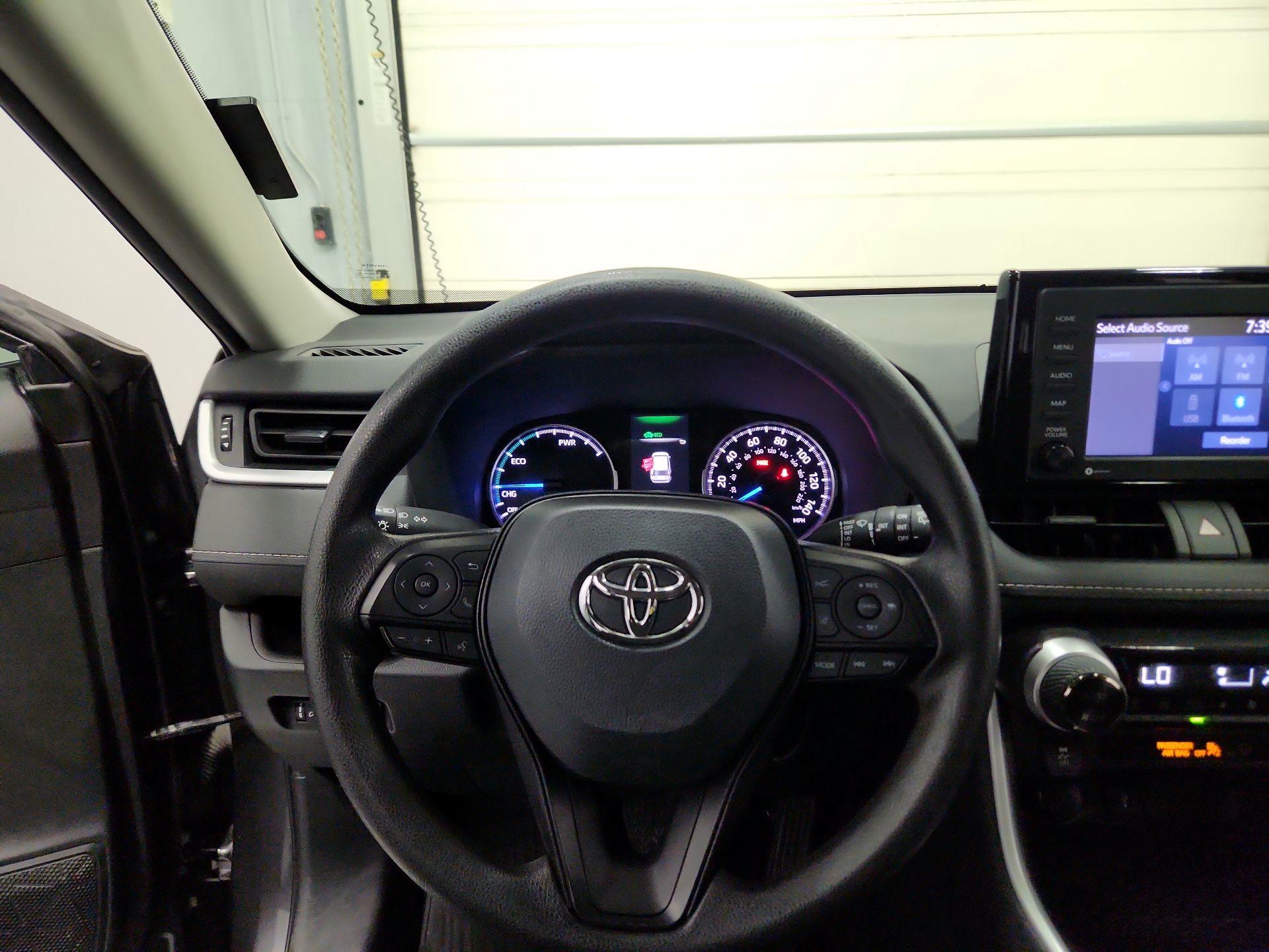Thumbnail: 2022 Toyota RAV4 - 10