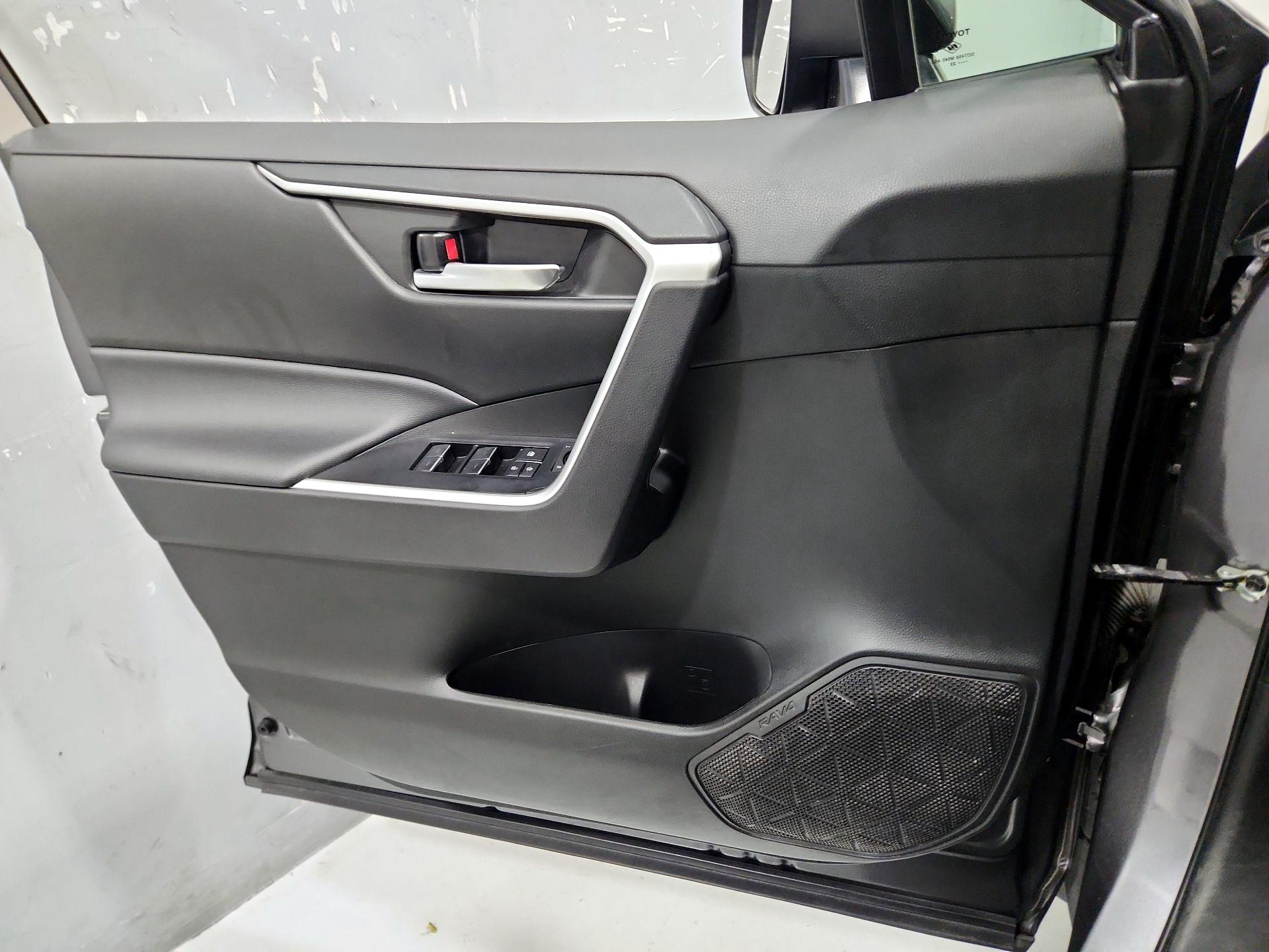 Thumbnail: 2022 Toyota RAV4 - 12