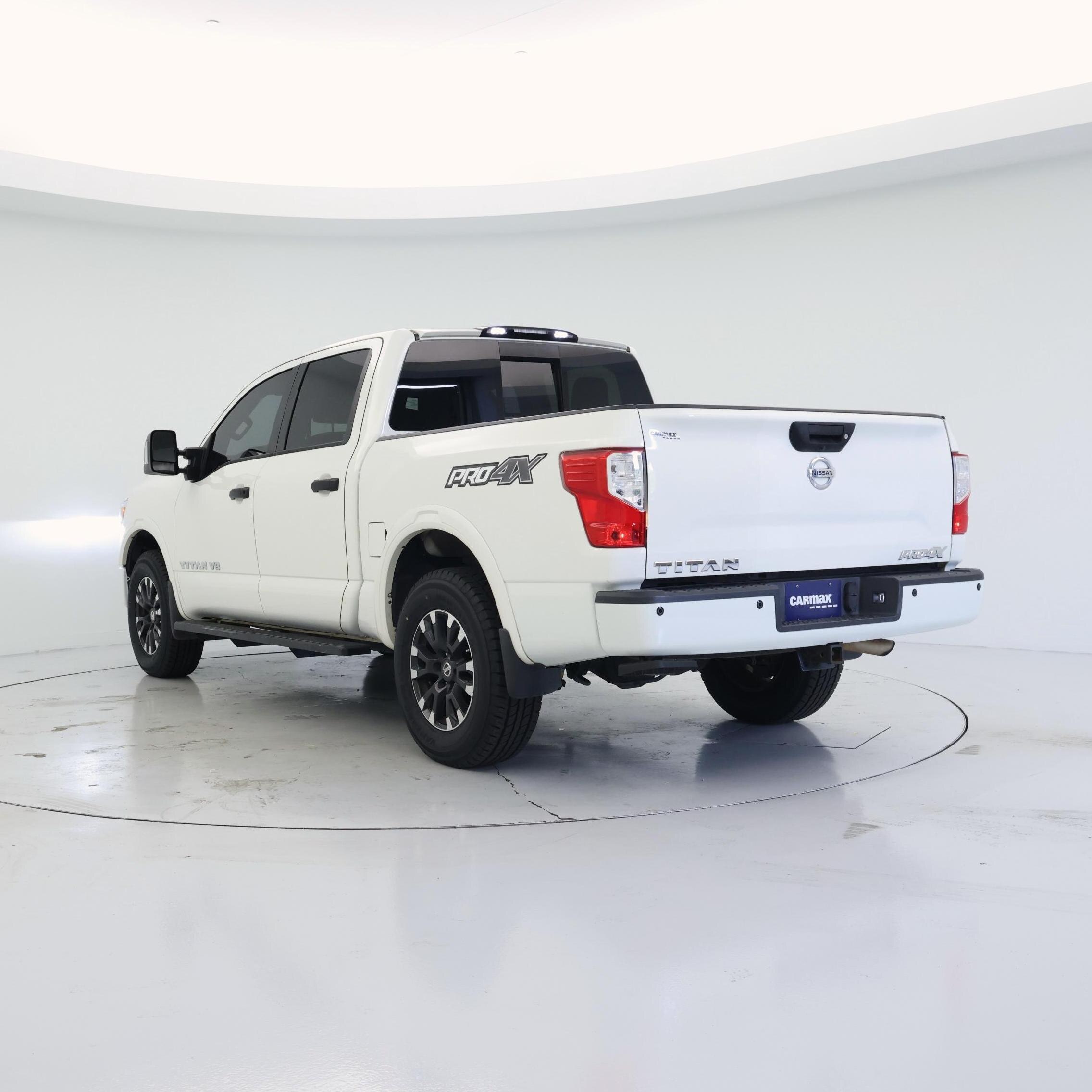Thumbnail: 2019 Nissan Titan - 2