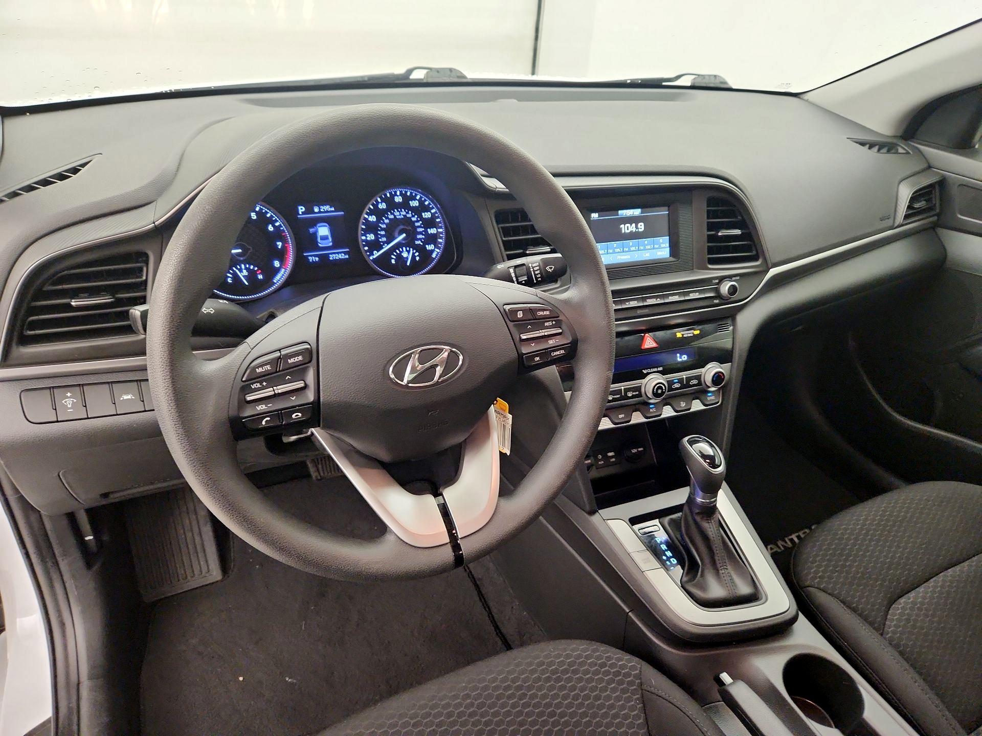 Thumbnail: 2020 Hyundai Elantra - 9
