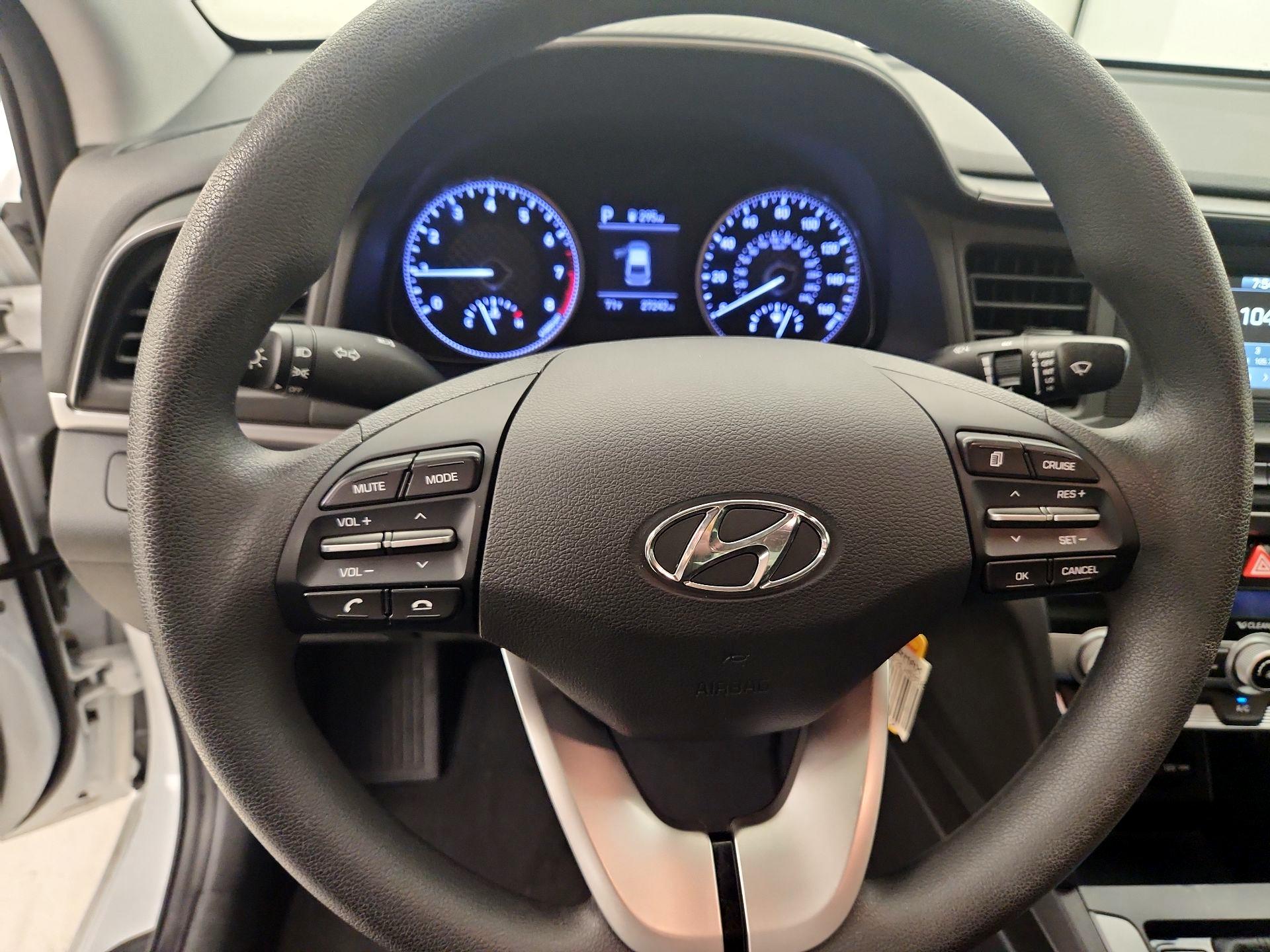 Thumbnail: 2020 Hyundai Elantra - 10